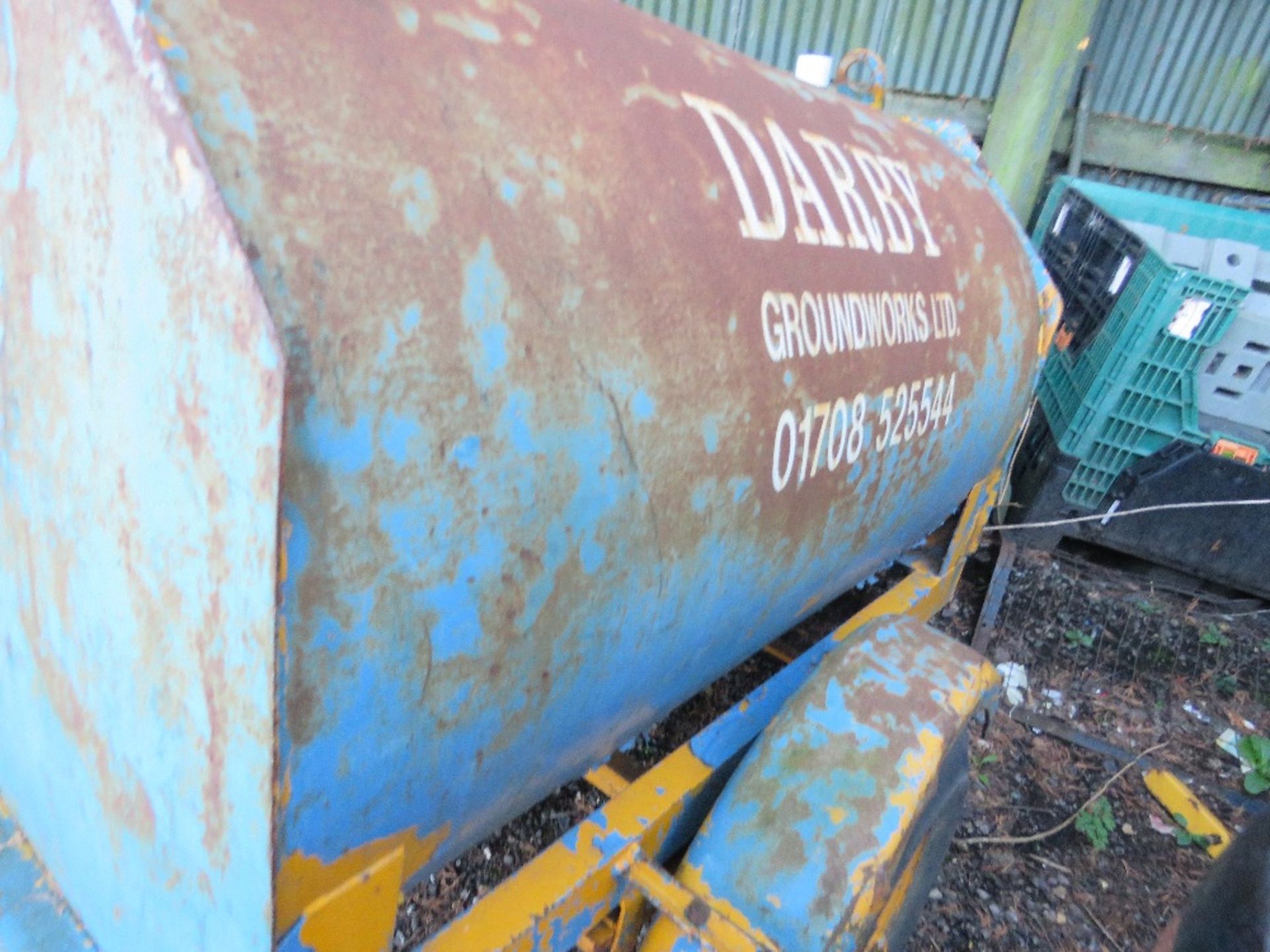 TOWED SINGLE AXLED WATER BOWSER. LOT LOCATION: THE STONDON HALL SALEGROUND, STONDON MASSEY, ESSEX. - Image 4 of 4