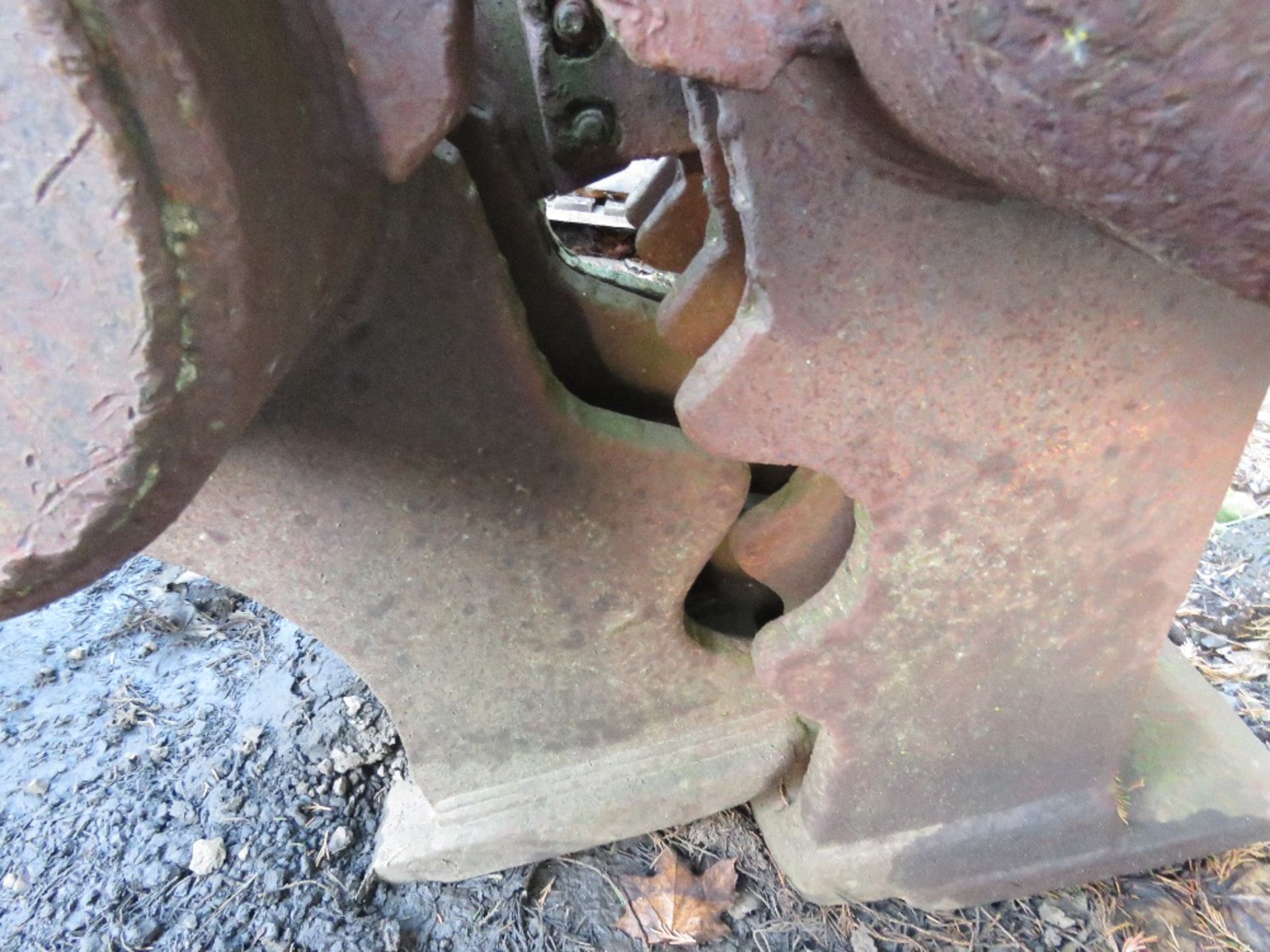 EXCAVATOR GRAPPLE ON 80MM PINS. EXCAVATOR MOUNTED CONCRETE MUNCHER JAWS ON 80MM PINS. - Image 5 of 5