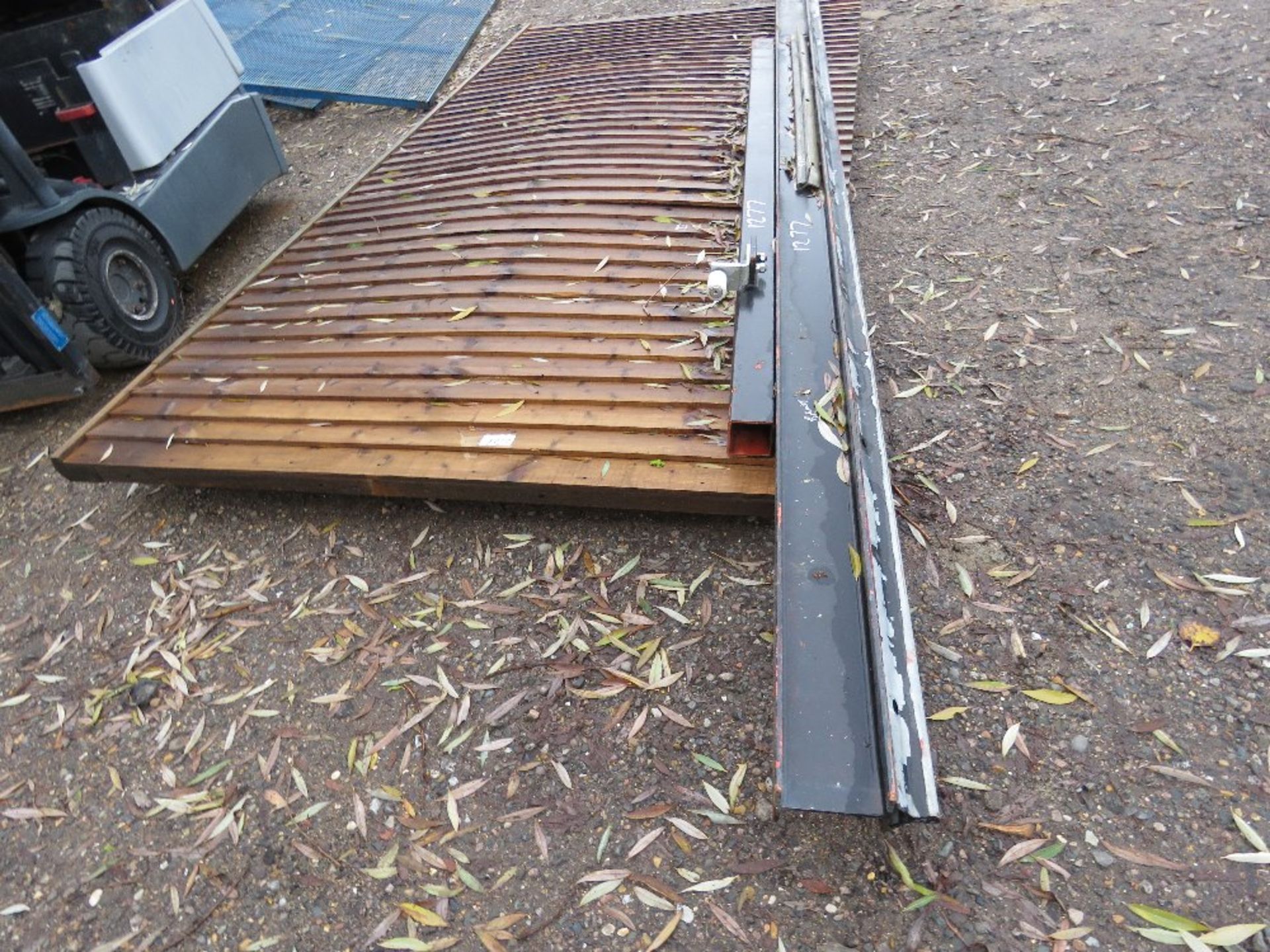 LARGE SLIDING GATE WITH RUNNER, 10FT LENGTH X 5FT HEIGHT APROX. THIS LOT IS SOLD UNDER THE AUCTIO - Image 2 of 6
