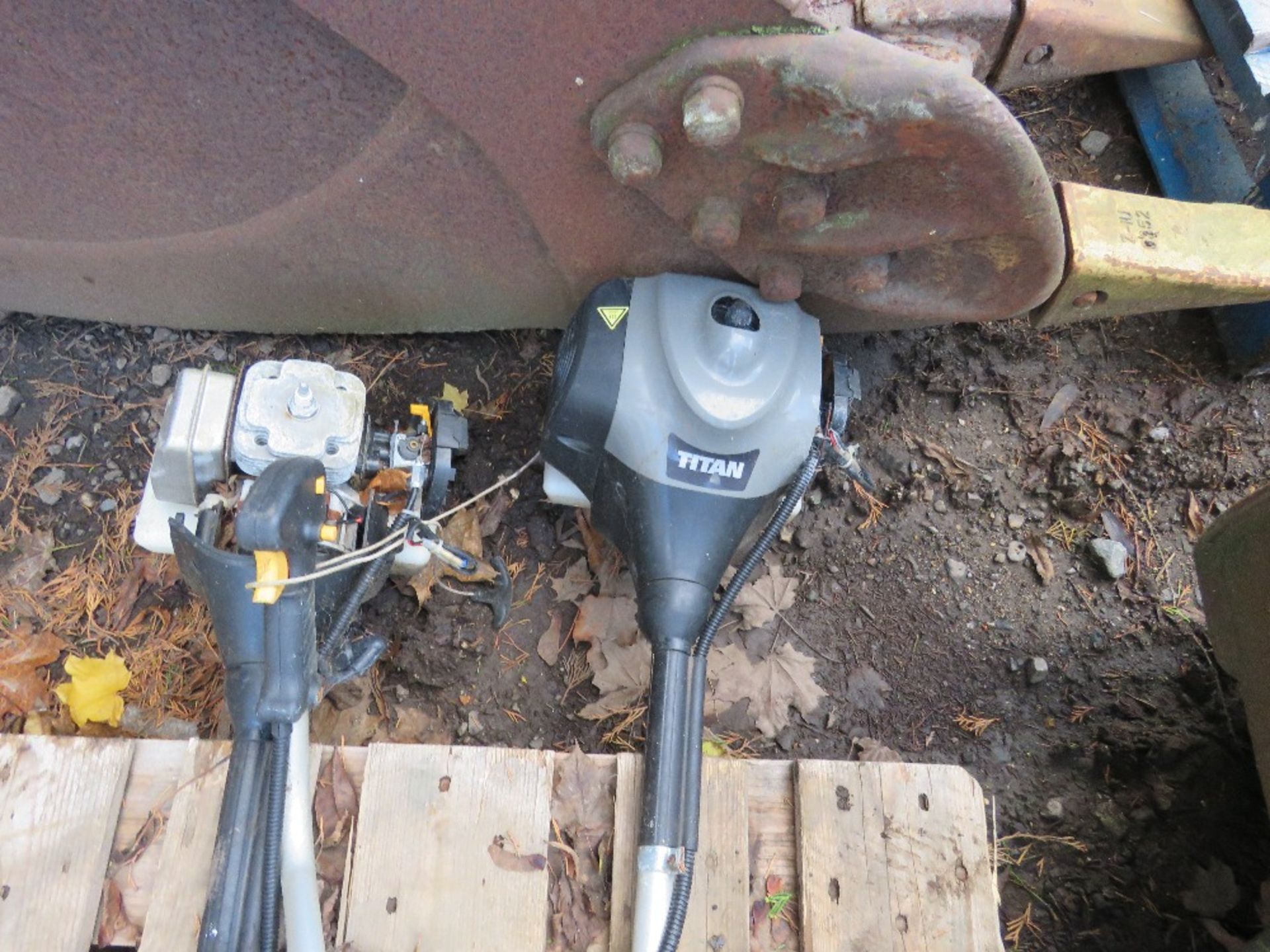 2 X TITAN BRUSH CUTTERS FOR SPARES. - Image 2 of 4