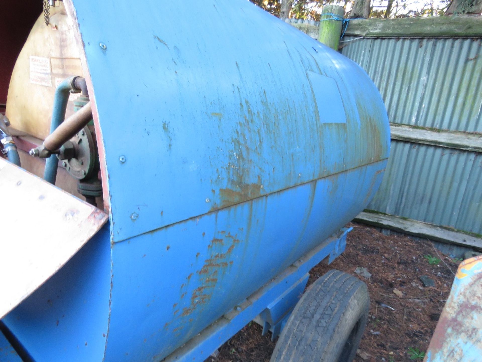 TRAILER ENGINEERING 500 GALLON SINGLE AXLED BUNDED DIESEL BOWSER WITH HAND PUMP, HOSE AND GUN. PN:FB - Image 2 of 4