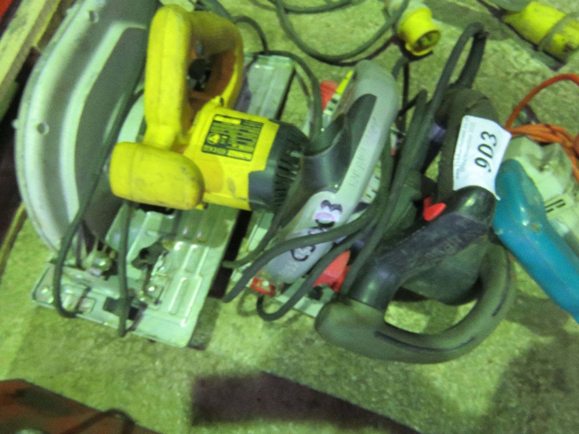 3 X POWER TOOLS: 2 X CIRCULAR SAWS PLUS A JIGSAW. SOURCED FROM COMPANY LIQUIDATION, THIS LOT IS S - Image 2 of 3