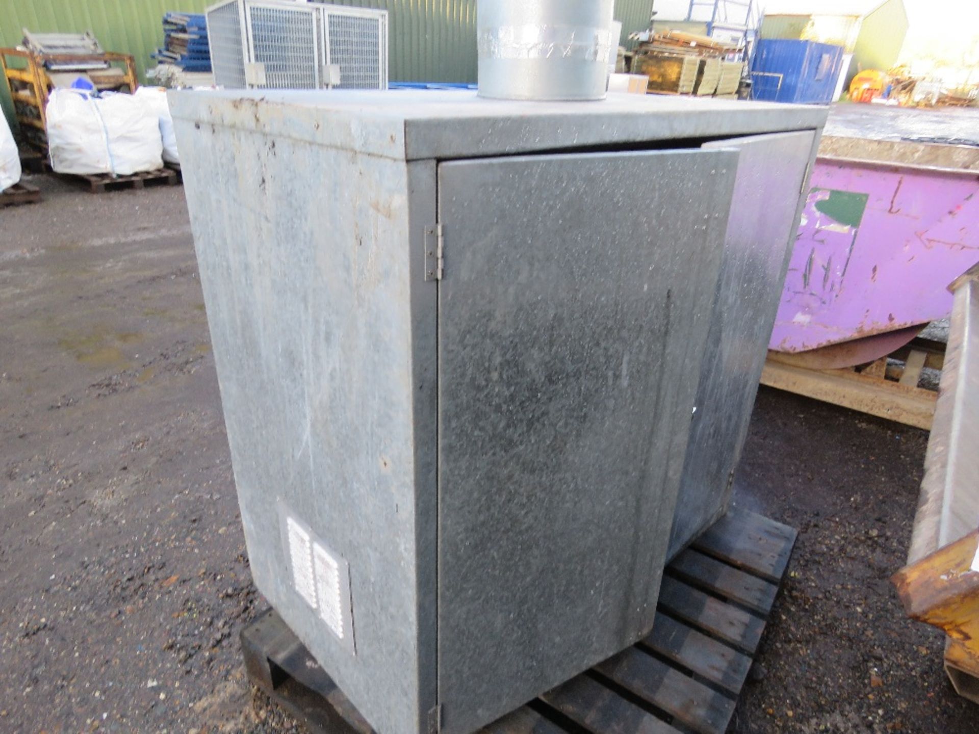 BOILER CABINET UNIT TO HOUSE BOILER OR STEAM CLEANER ETC THIS LOT IS SOLD UNDER THE AUCTIONEERS M - Image 3 of 3