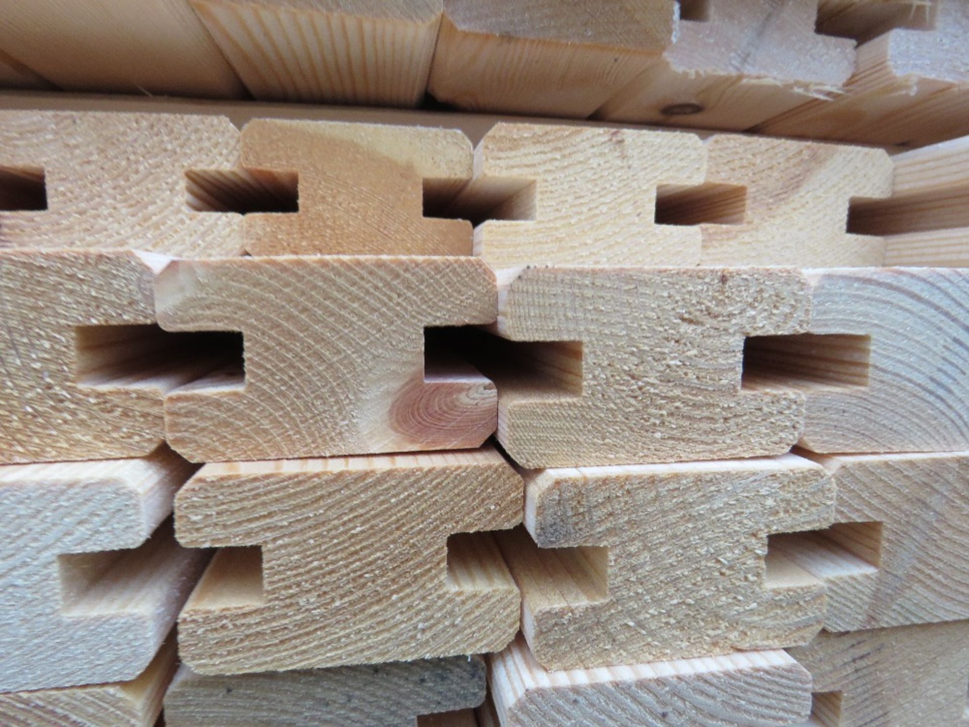 STACK OF UNTREATED H BATTEN TIMBER: 2 X LARGE PACKS @ 0.85M - 1.8M LENGTH 100MM WIDTH APPROX. - Image 3 of 4