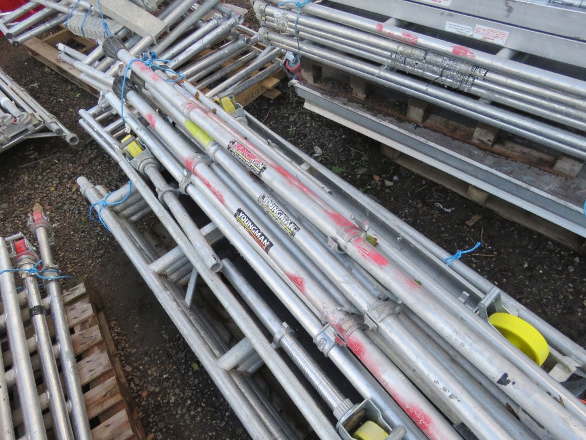 SINGLE WIDTH TOWER SCAFFOLD PARTS, AS SHOWN WITH BOARDS, POLES, LEGS & WHEELS. SOURCED FROM COMPA - Image 3 of 3