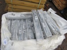 PALLET CONTAINING APPROXIMATELY 40NO GALVANISED GATE HINGE SETS.