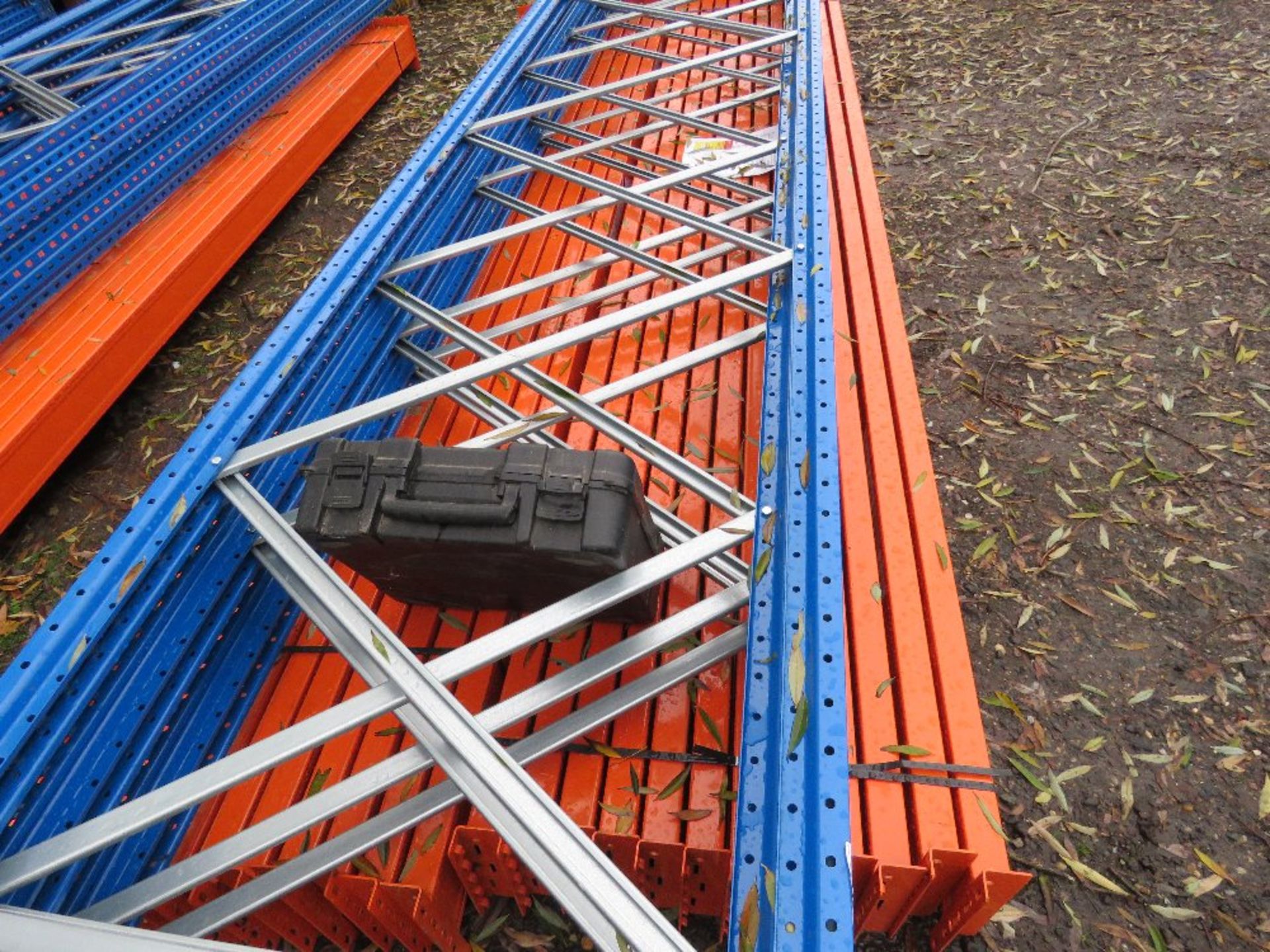 HEAVY DUTY PALLET RACKING: 5 X UPRIGHTS @ 5M HEIGHT WITH A WIDTH OF 0.9M, PLUS 24NO BEAMS @ 3.9M LEN - Image 2 of 5