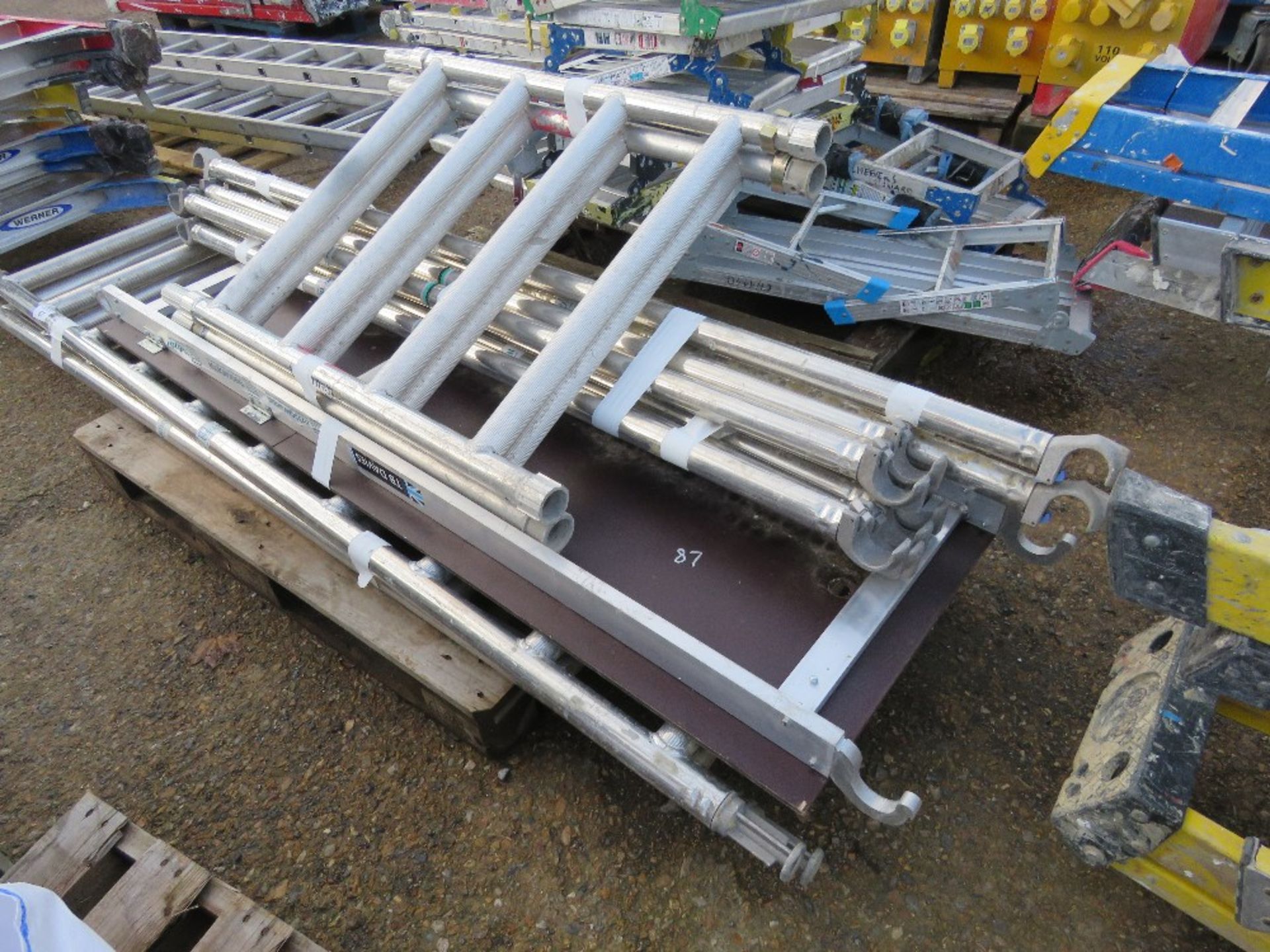 ALUMINIUM SCAFFOLD TOWER WORK DECK. SOURCED FROM COMPANY LIQUIDATION. - Image 2 of 3