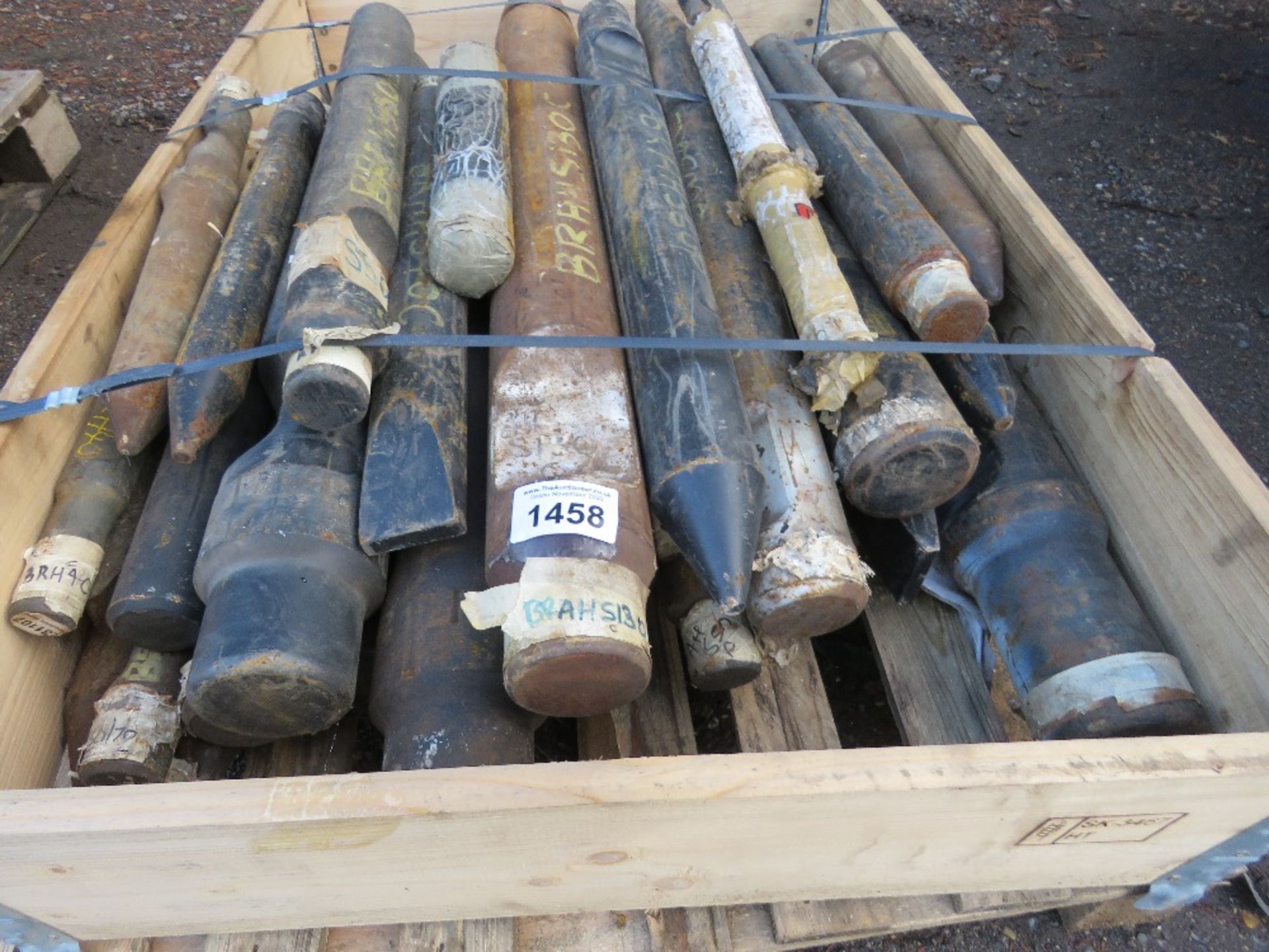 LARGE QUANTITY OF ASSORTED EXCAVATOR MOUNTED BREAKER POINTS. - Image 2 of 3