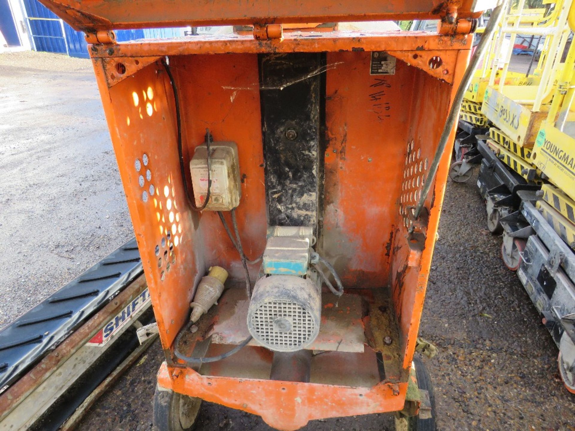 BELLE 100XT ELECTRIC POWERED SITE MIXER, 110VOLT, YEAR 2007. THIS LOT IS SOLD UNDER THE AUCTIONEE - Image 2 of 3