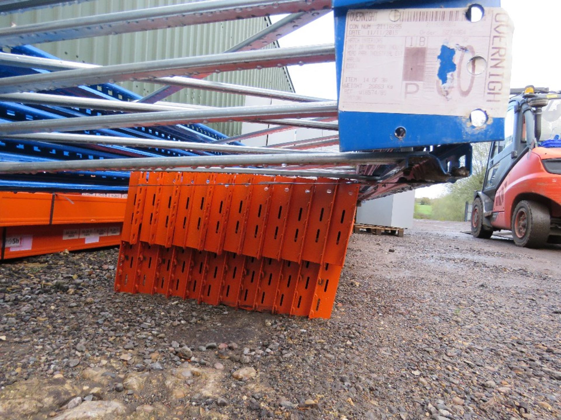 HEAVY DUTY PALLET RACKING: 5 X UPRIGHTS @ 5M HEIGHT WITH A WIDTH OF 0.9M, PLUS 24NO BEAMS @ 3.9M LEN - Image 5 of 6
