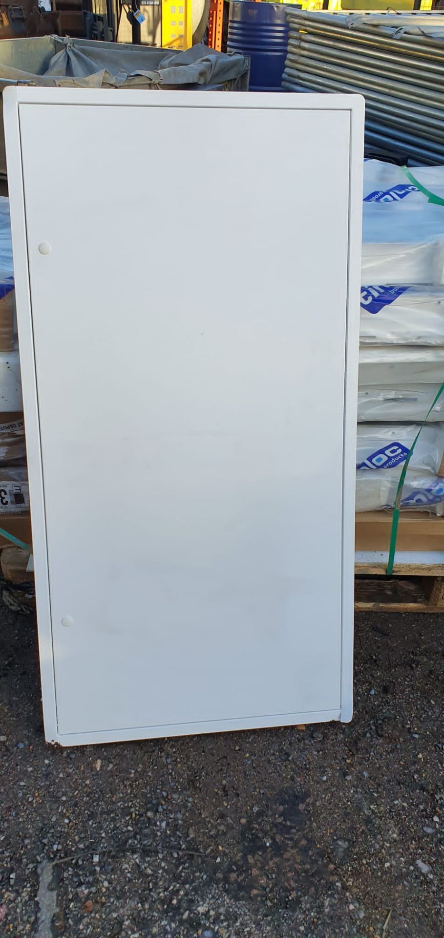 8 X TIMLOCINSULATED CABINETS. THIS LOT IS SOLD UNDER THE AUCTIONEERS MARGIN SCHEME, THEREFORE NO - Image 5 of 7