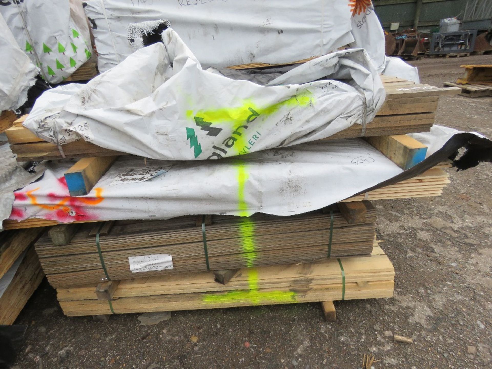 STACK CONTAINING 4 X PACKS OF ASSORTED UNTREATED TIMBER BATTENS, BOARDS AND HIT AND MISS BOARDS 1.55 - Image 6 of 6