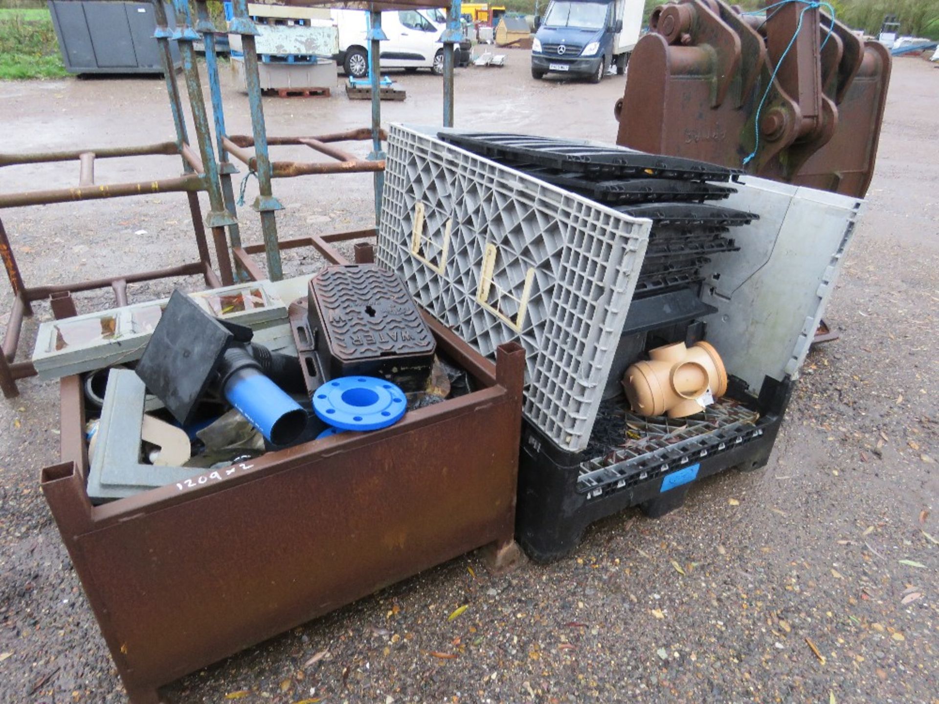 2 X STILLAGES OF DRAINAGE FITTINGS, COVERS ETC. THIS LOT IS SOLD UNDER THE AUCTIONEERS MARGIN SCH - Image 2 of 7