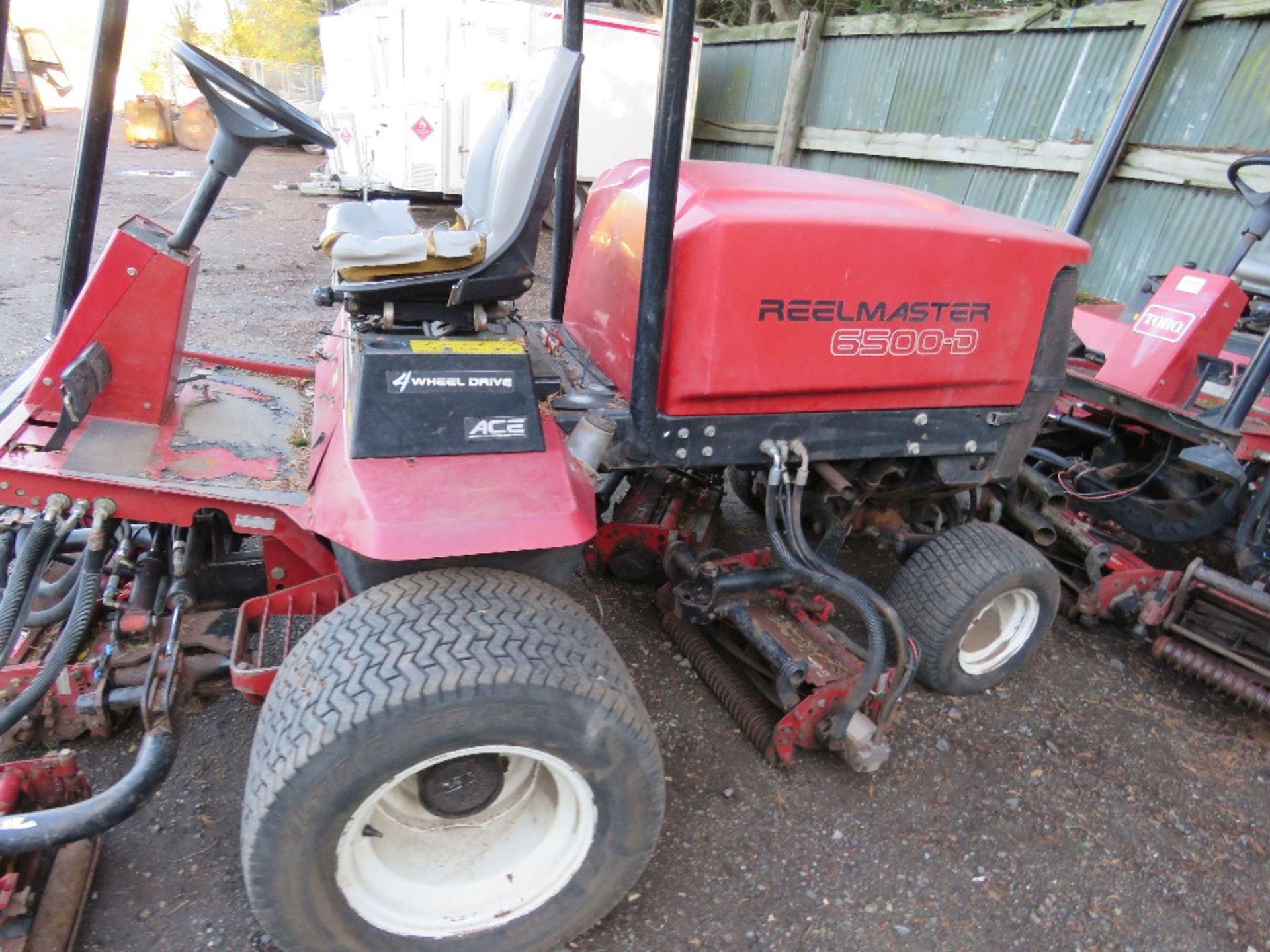 TORO REELMASTER 6500D 5 GANG 4WD MOWER, EX GOLF COURSE. WHEN TESTED WAS SEEN TO RUN, DRIVE AND BLADE - Image 2 of 4