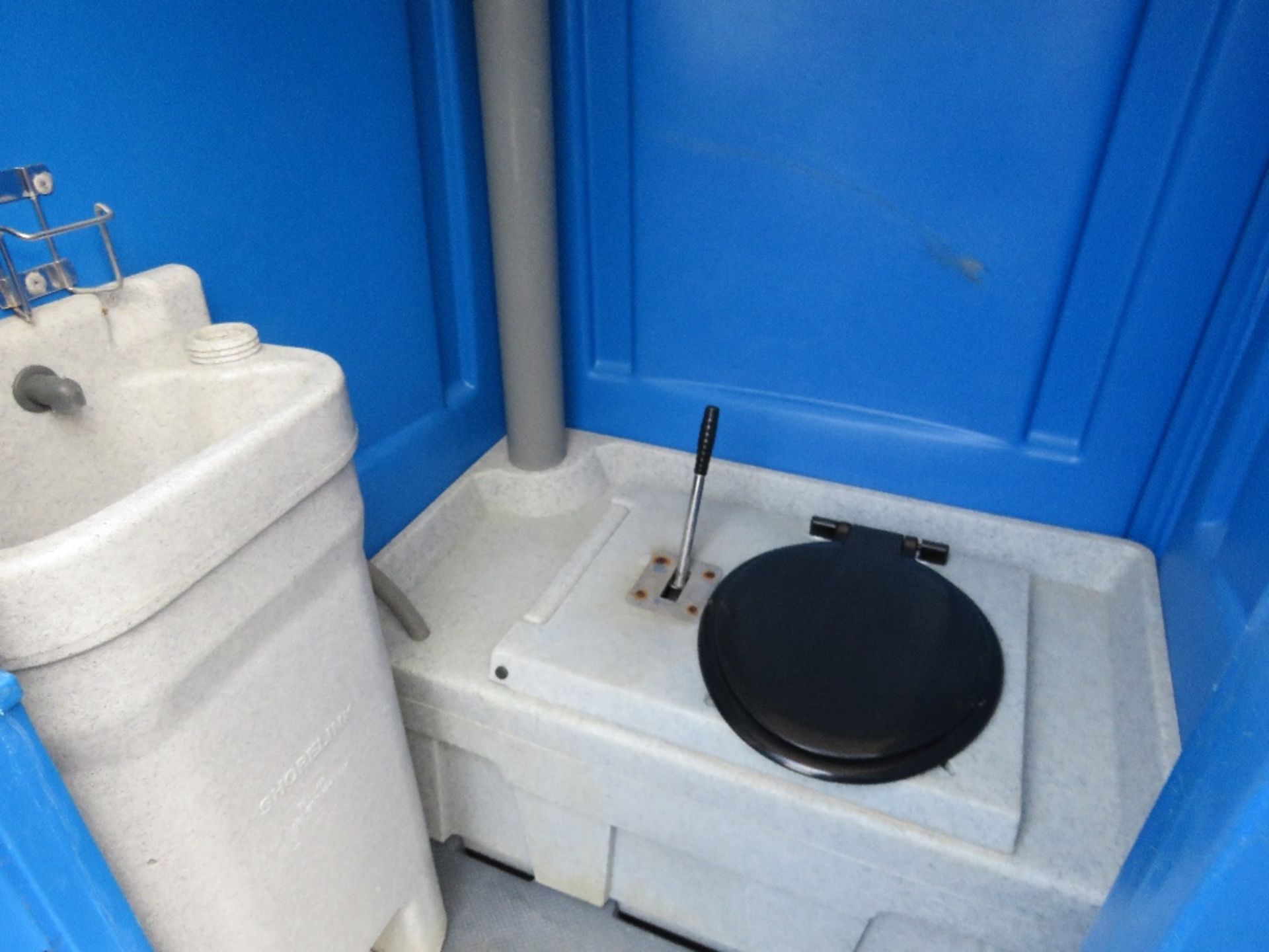 PORTABLE BUILDER'S / EVENT TOILET - Image 2 of 3
