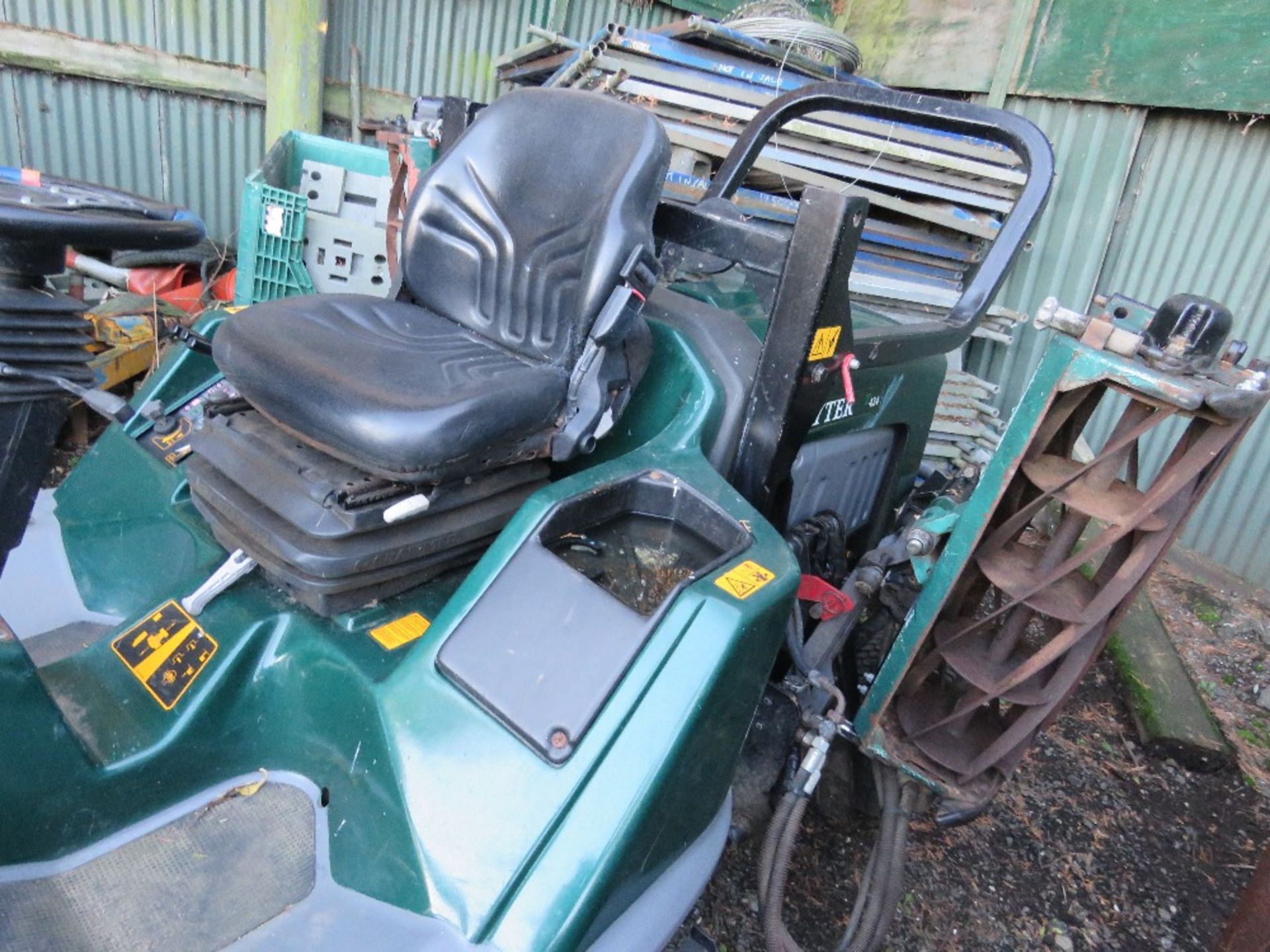 HAYTER T424 RIDE ON 5 GANG MOWER WITH KUBOTA ENGINE, 4WD, YEAR 2007.. WHEN TESTED WAS SEEN TO RUN , - Image 3 of 4