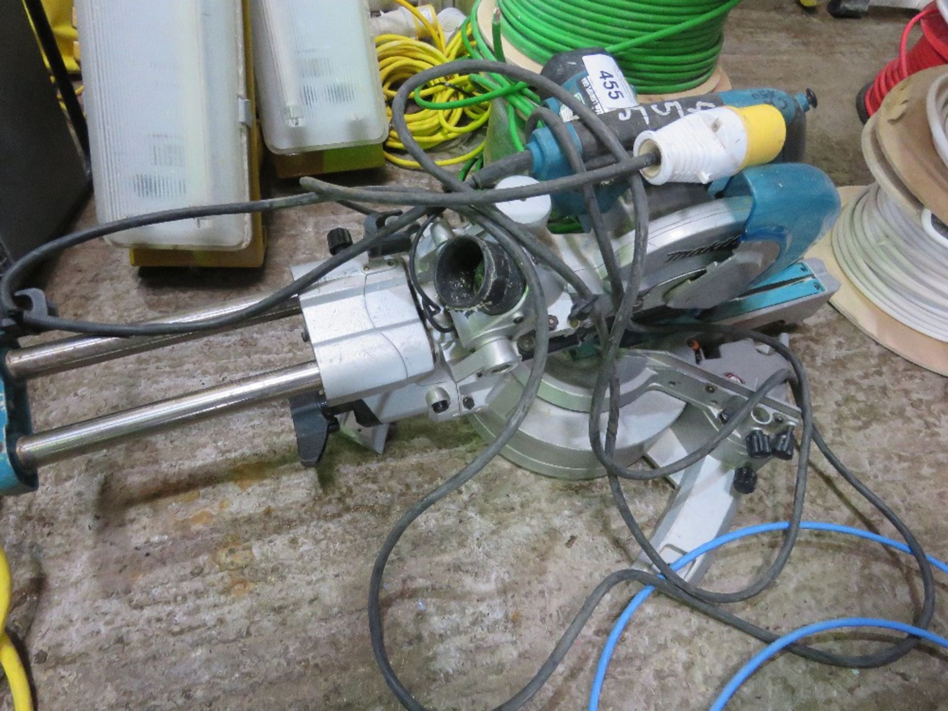 MAKITA MITRE SAW, 110VOLT. SOURCED FROM COMPANY LIQUIDATION. - Image 2 of 2
