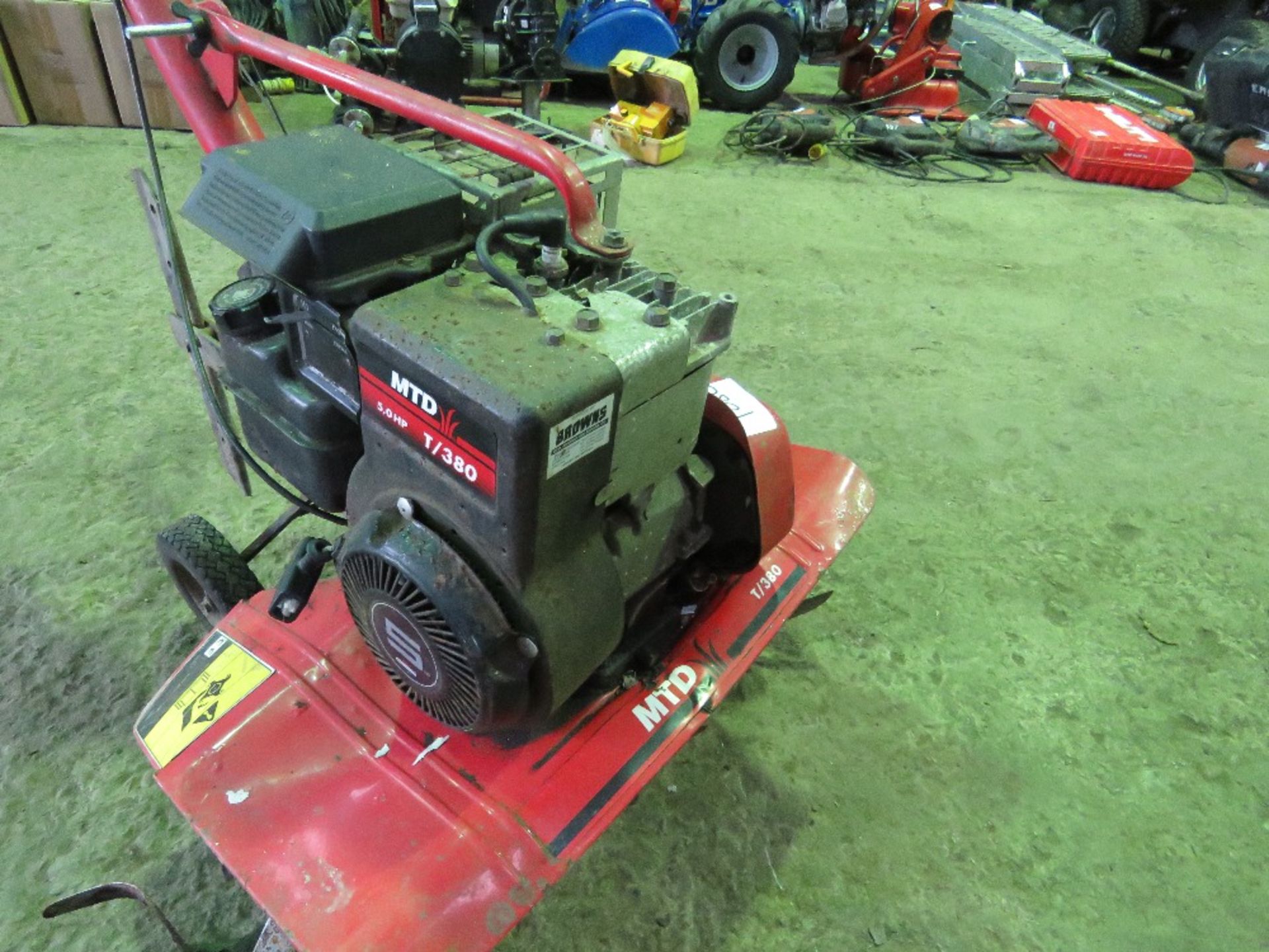 MTD PETROL ENGINED ROTORVATOR. THIS LOT IS SOLD UNDER THE AUCTIONEERS MARGIN SCHEME, THEREFORE N - Image 3 of 5