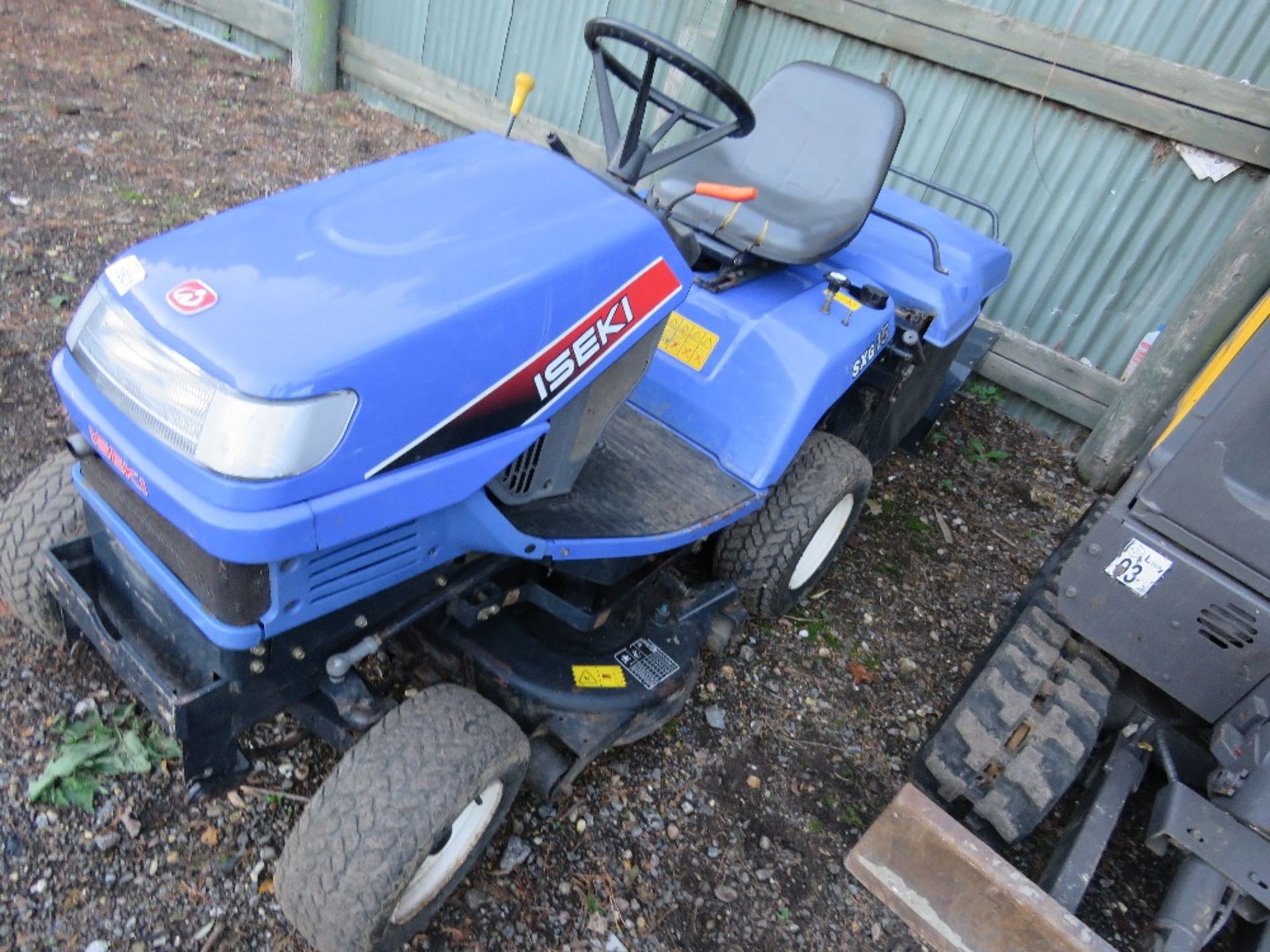 ISEKI SXG 15H RIDE ON DIESEL MOWER WITH COLLECTOR AND A MULCHING DISCHARGE CHUTE. 530 REC HOURS. SN; - Image 3 of 8