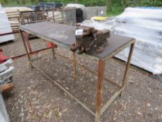 WORK BENCH WITH A VICE. THIS LOT IS SOLD UNDER THE AUCTIONEERS MARGIN SCHEME, THEREFORE NO VAT WI