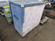 LARGE METAL TOOL BOX, NO KEYS. THIS LOT IS SOLD UNDER THE AUCTIONEERS MARGIN SCHEME, THEREFORE NO