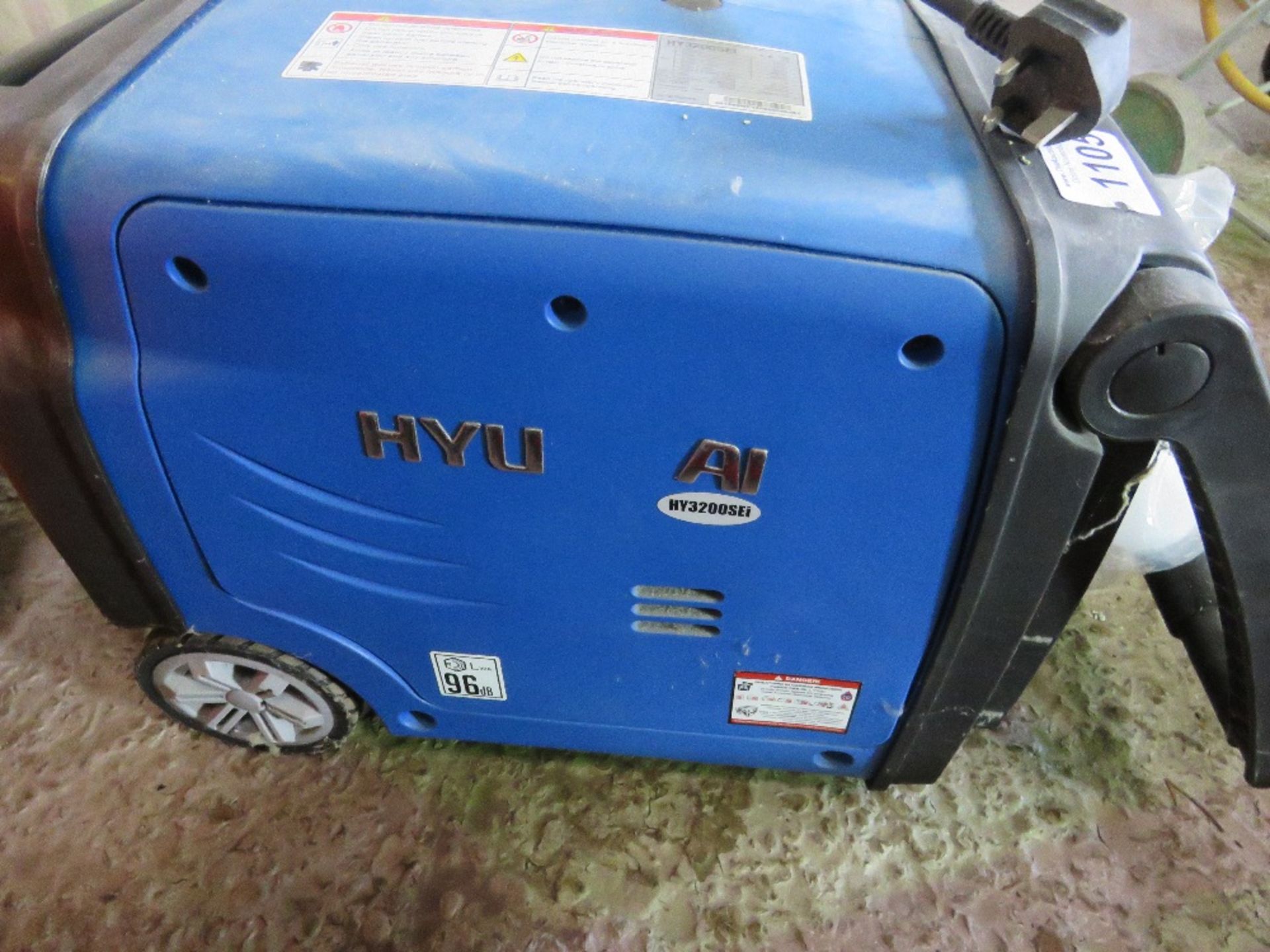 HYUNDAI H3200SEI CAMPING GENERATOR, LITTLE/UNUSED OVER LAST 2 YEARS. THIS LOT IS SOLD UNDER THE A - Image 5 of 6