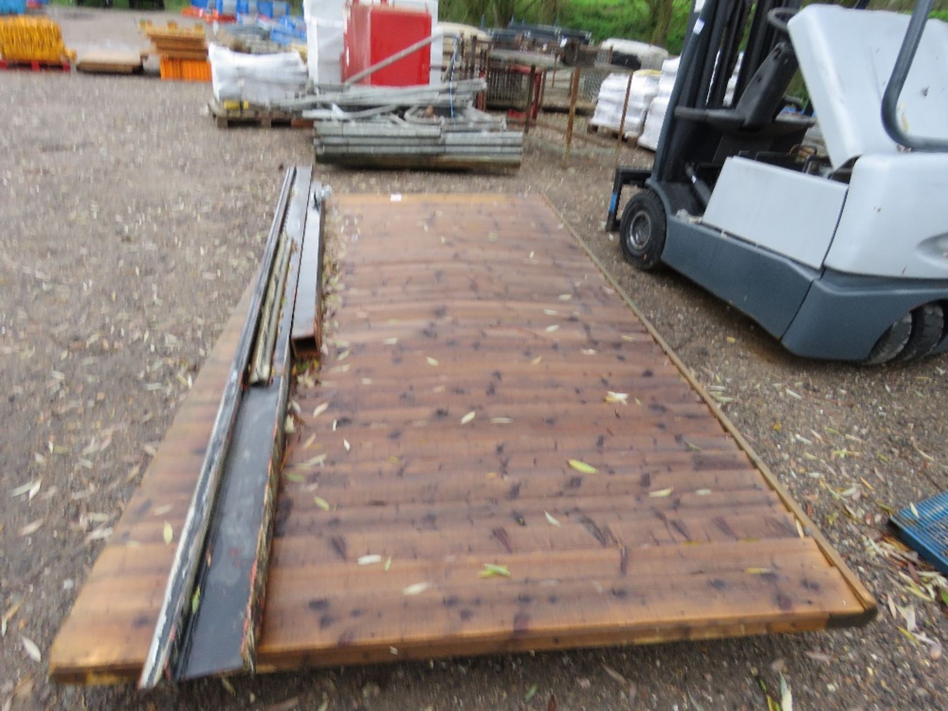 LARGE SLIDING GATE WITH RUNNER, 10FT LENGTH X 5FT HEIGHT APROX. THIS LOT IS SOLD UNDER THE AUCTIO - Image 3 of 6
