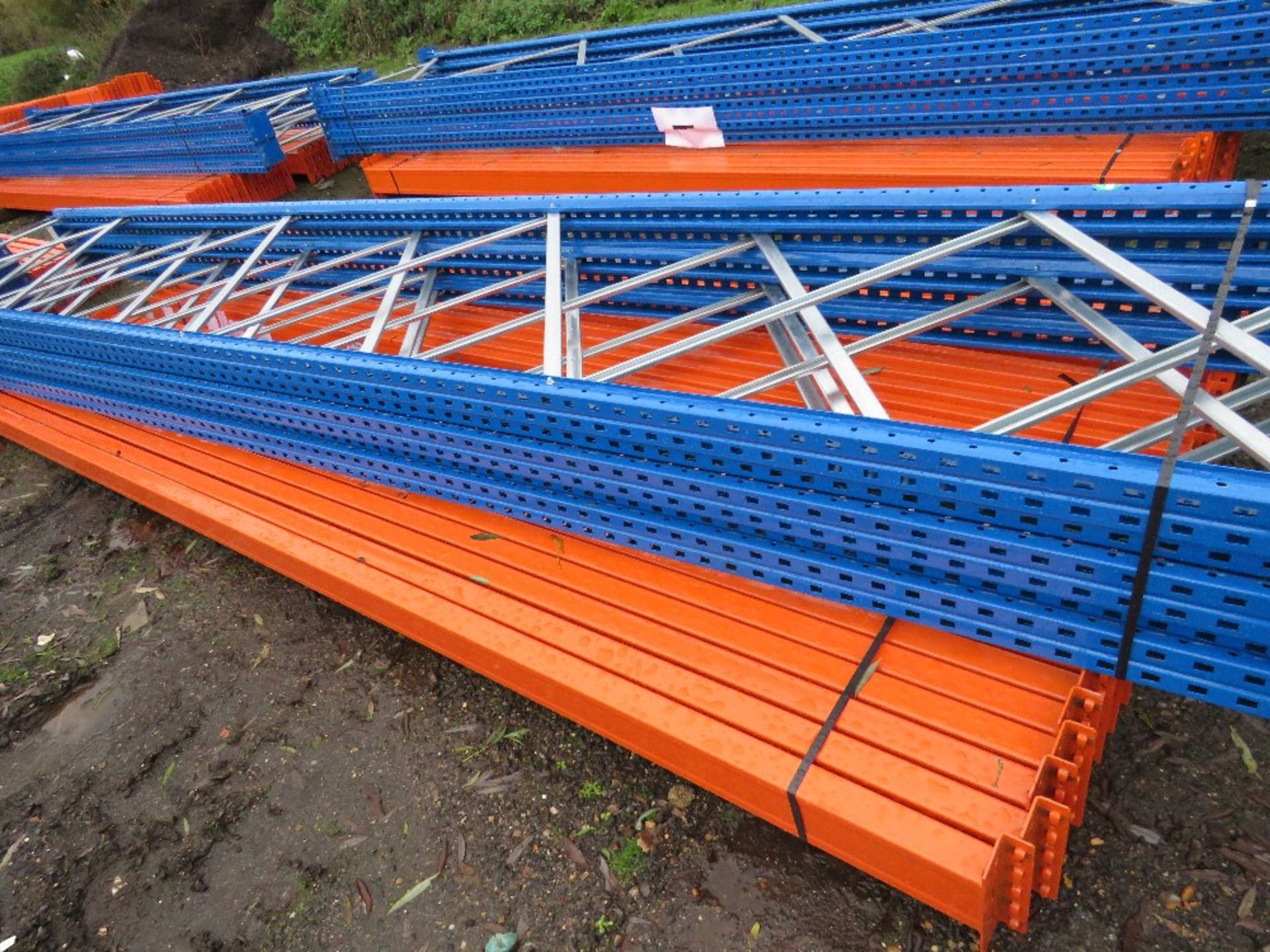 HEAVY DUTY PALLET RACKING: 5 X UPRIGHTS @ 5M HEIGHT WITH A WIDTH OF 0.9M, PLUS 24NO BEAMS @ 3.9M LEN - Image 3 of 4