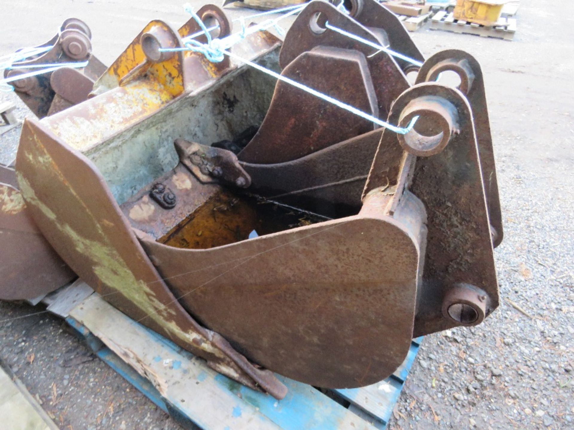 SET OF 3NO EXCAVATOR BUCKETS, 45MM PINS. JCB TYPE. - Image 2 of 5