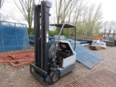 CROWN BATTERY POWERED FORKLIFT, INCOMPLETE. NO BATTERIES, CHARGER OR FORKS. DIRECT EX COMPANY LIQUI