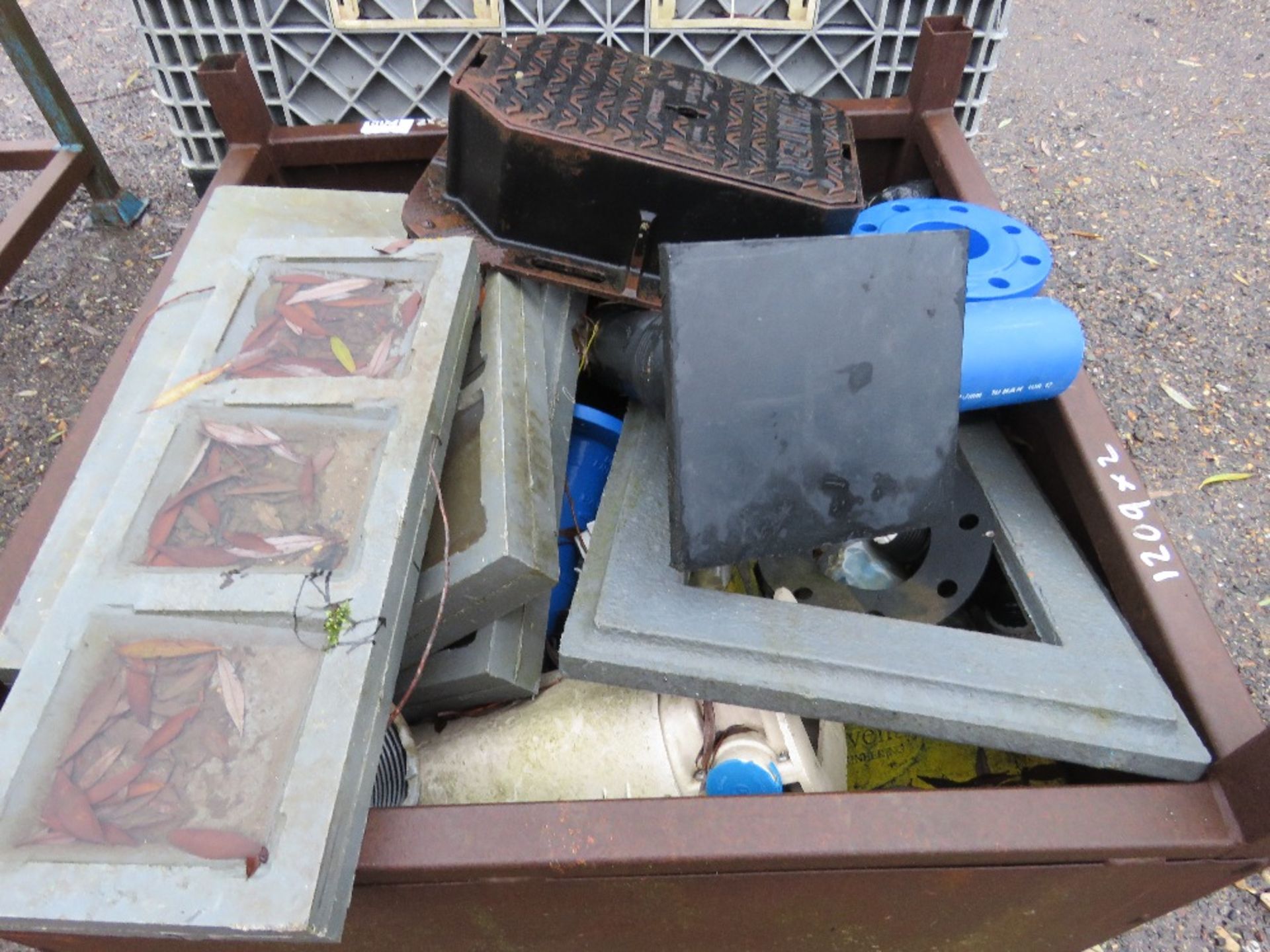 2 X STILLAGES OF DRAINAGE FITTINGS, COVERS ETC. THIS LOT IS SOLD UNDER THE AUCTIONEERS MARGIN SCH - Image 5 of 7