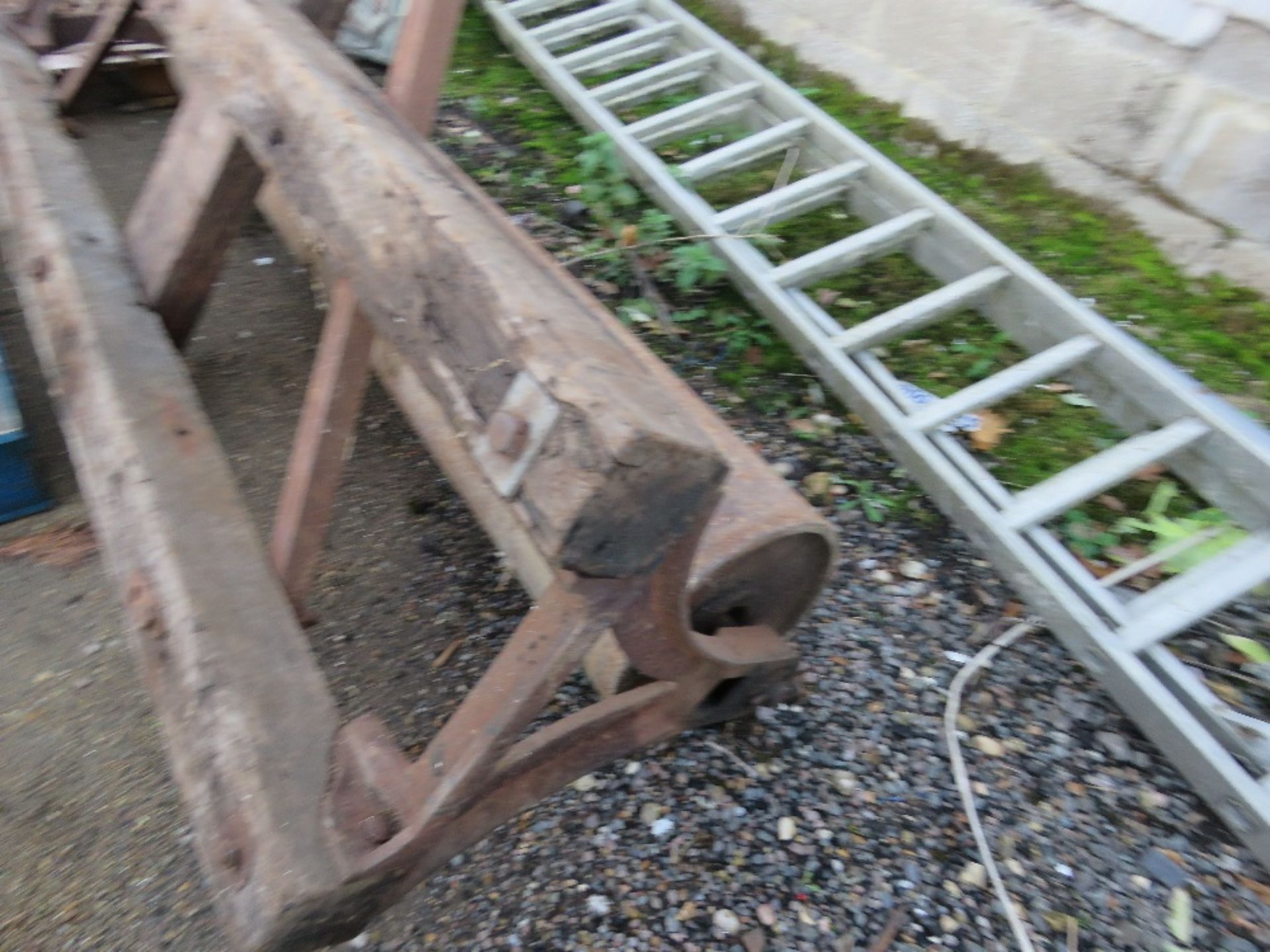 CAST IRON TOWED GRASS ROLLER, 7FT WIDTH APPROX. THIS LOT IS SOLD UNDER THE AUCTIONEERS MARGIN SCH - Image 2 of 4