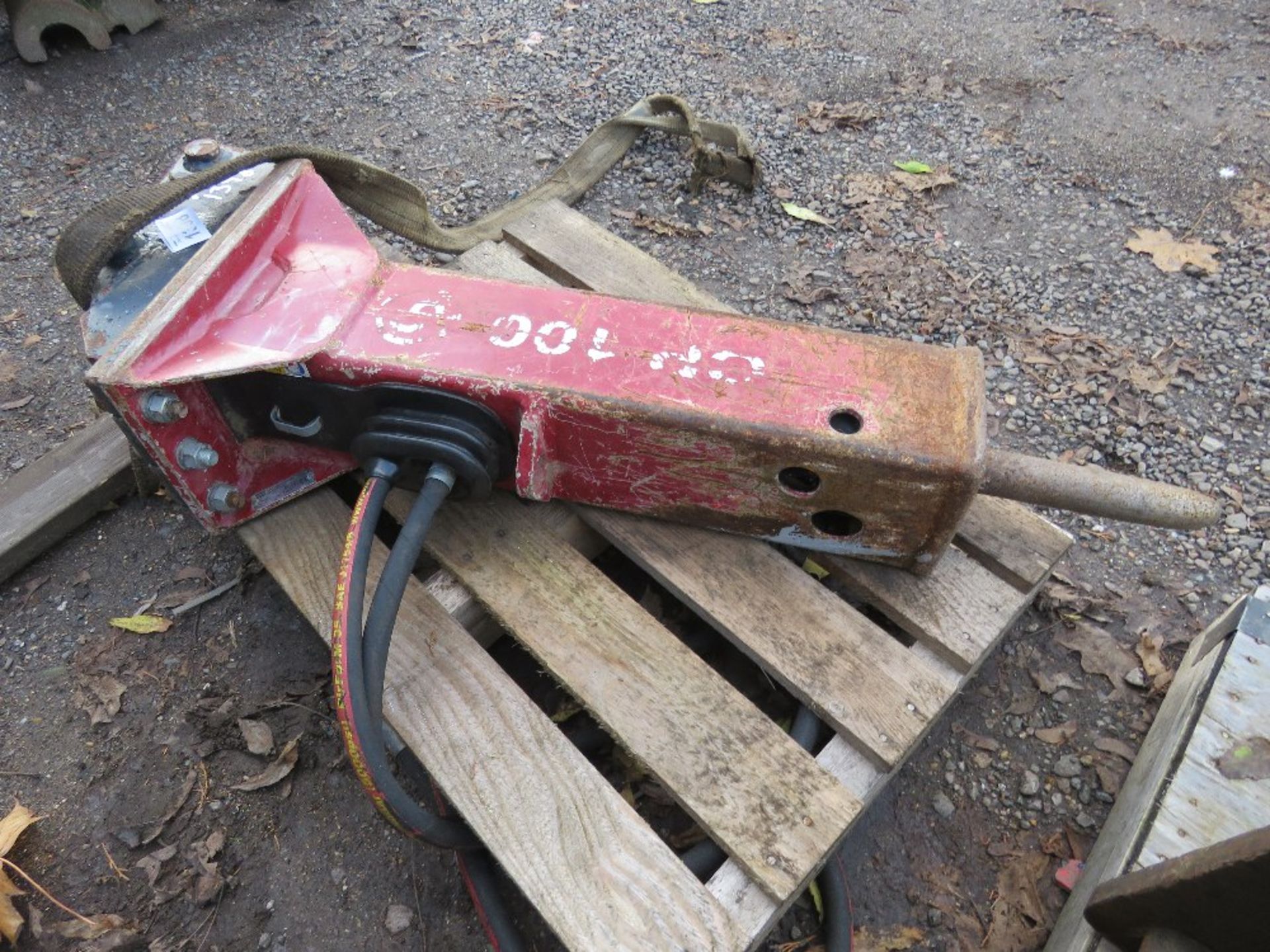 ATLAS COPCO CP100 EXCAVATOR BREAKER ON 35MM PINS. - Image 2 of 3