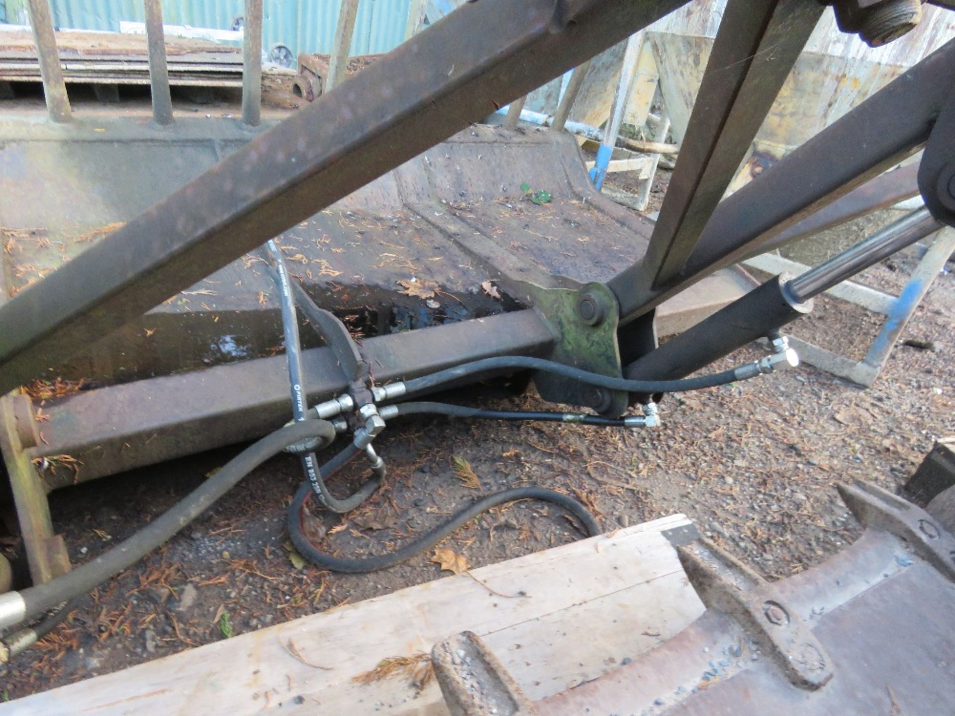 GURNEY REEVE HEAVY DUTY BUCK RAKE GRAB FOR TELEHANDLER, 8FT WIDE APPROX. THIS LOT IS SOLD UNDER T - Image 7 of 9