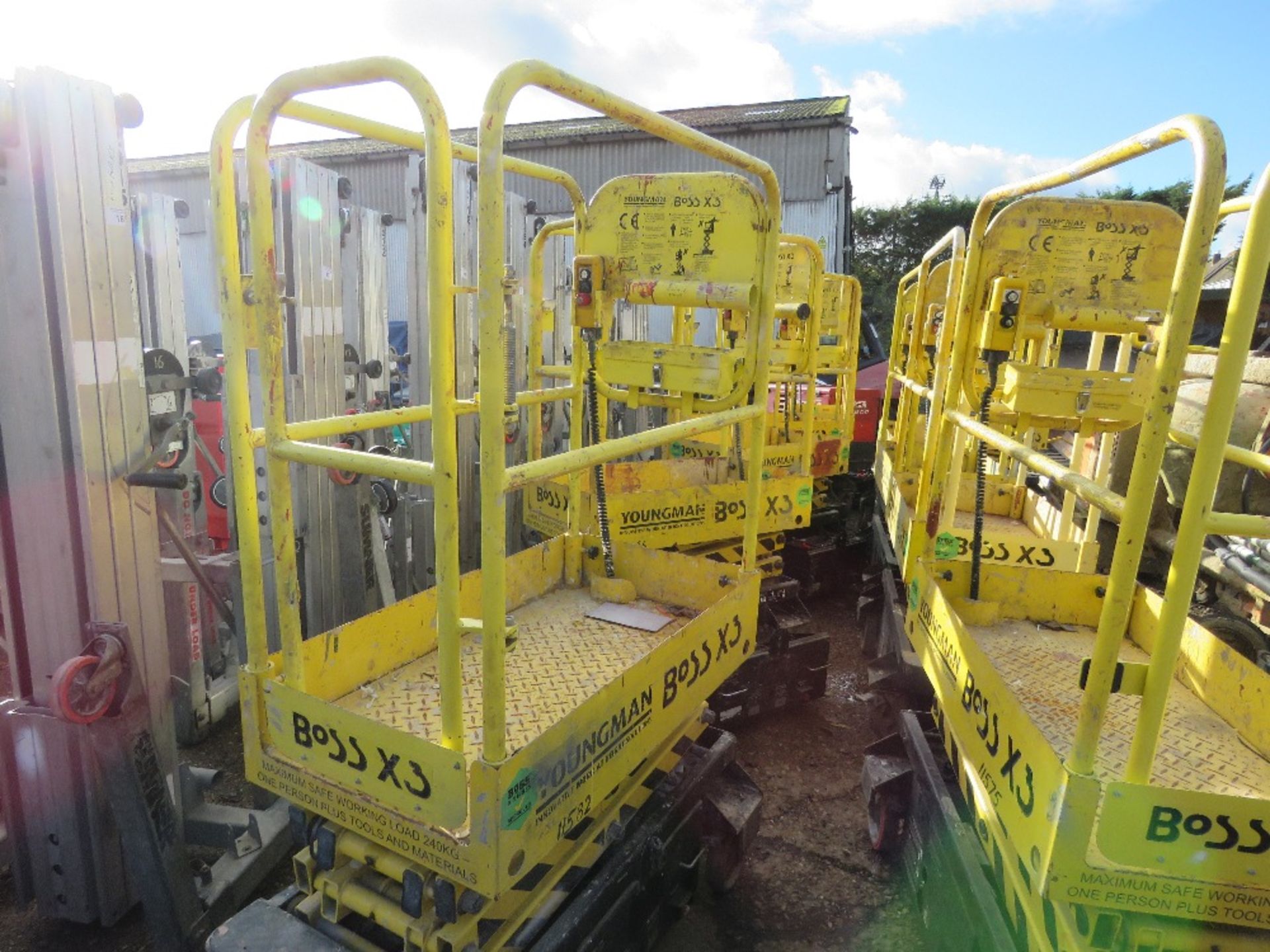 BOSS X3 BATTERY POWERED SCISSOR LIFT. UNTESTED, CONDITION UNKNOWN.