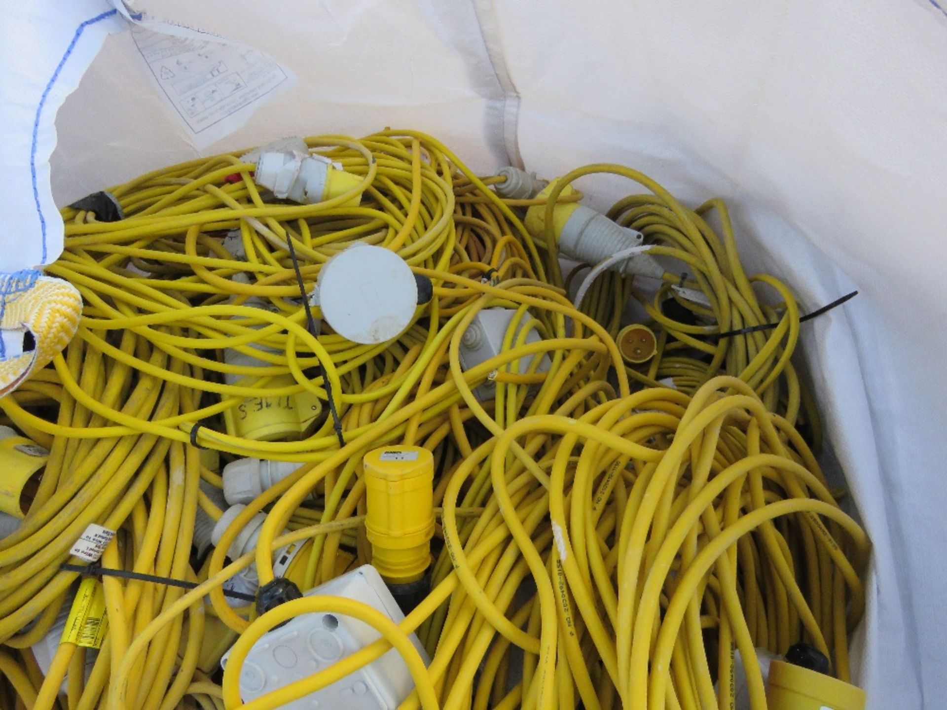 STILLAGE OF WORK LIGHTS PLUS A BULK BAG OF EXTENSION LEADS, 110VOLT. SOURCED FROM COMPANY LIQUID - Image 8 of 8