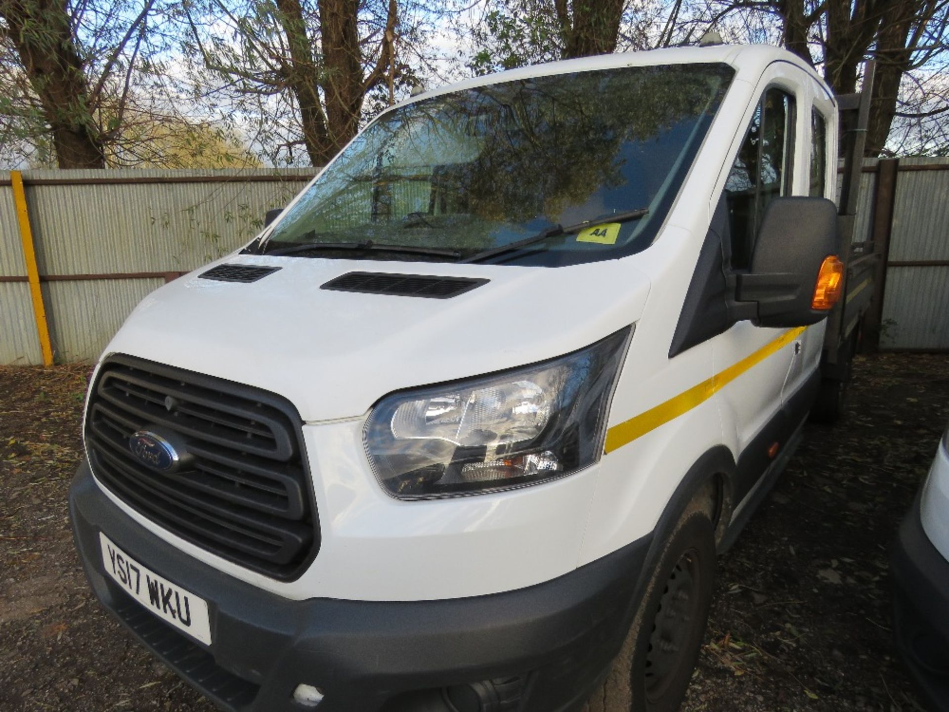 FORD TRANSIT DOUBLE CAB 350 DROP SIDE TIPPER TRUCK REG:YS17 WKU WITH V5 FIRST REGISTERED 31/05/17 (E - Image 2 of 7