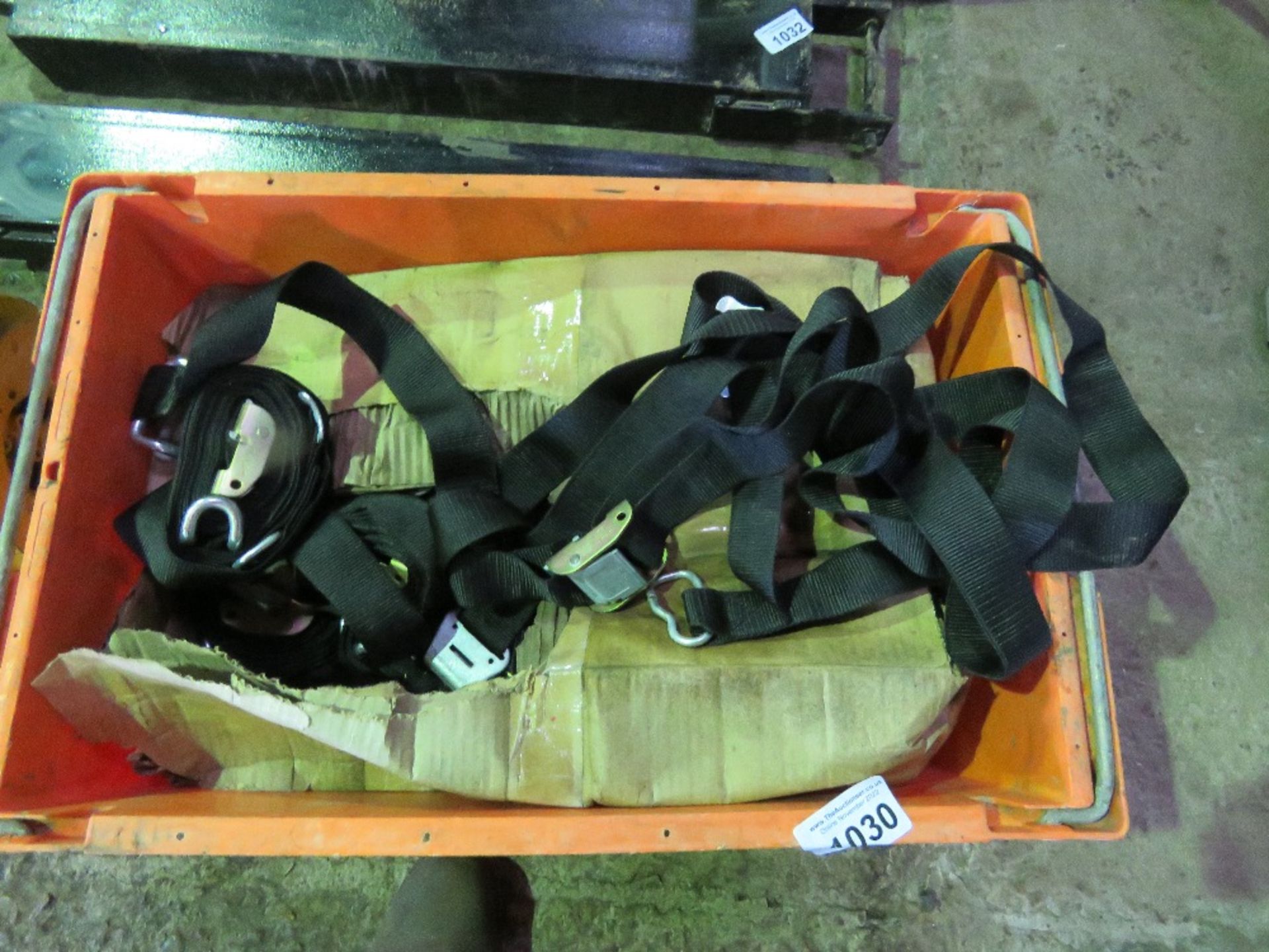 BOX OF LORRY SECURING STRAPS. - Image 2 of 3