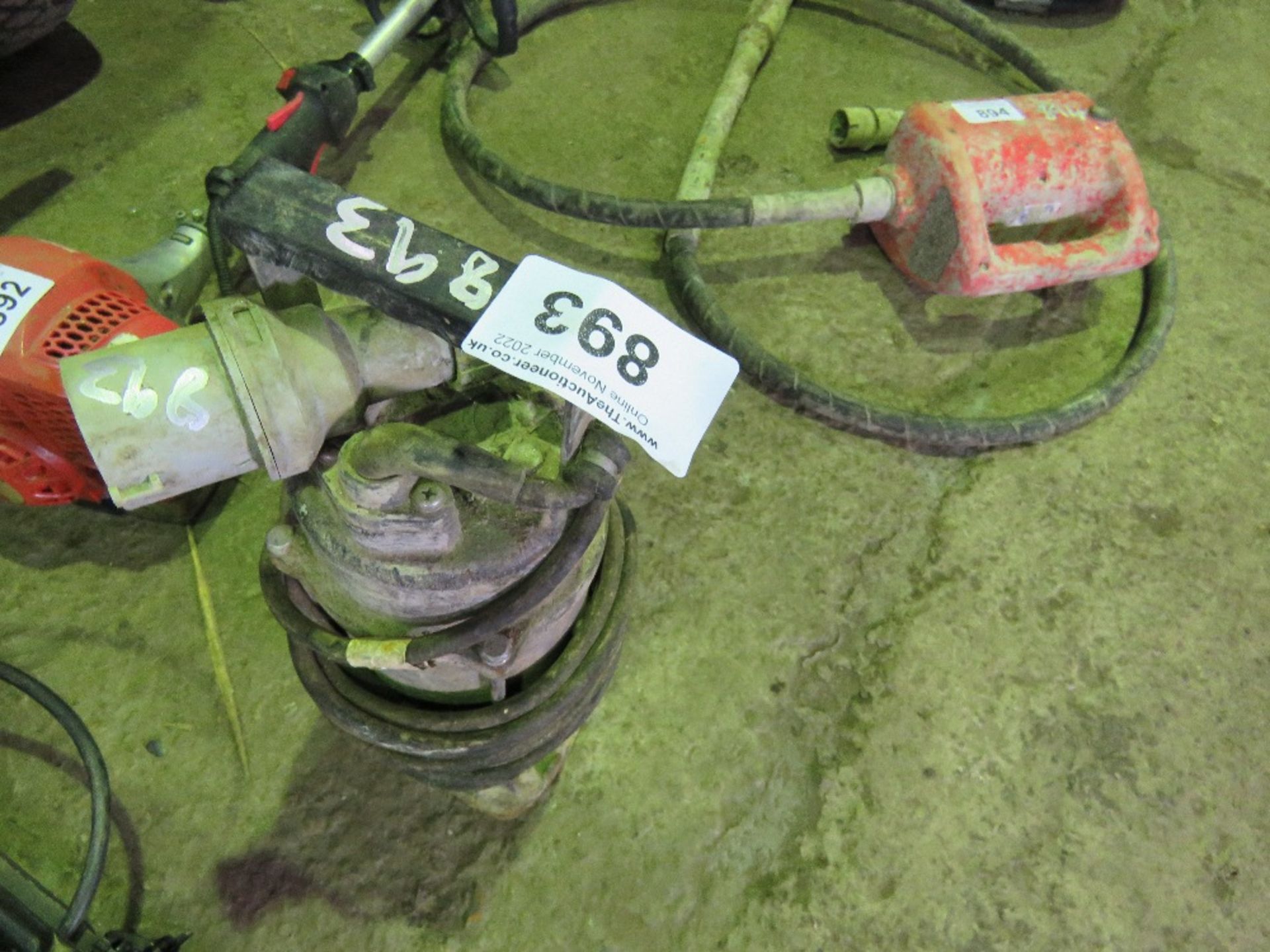 110VOLT SUBMERSIBLE WATER PUMP. THIS LOT IS SOLD UNDER THE AUCTIONEERS MARGIN SCHEME, THEREFORE N - Image 2 of 2