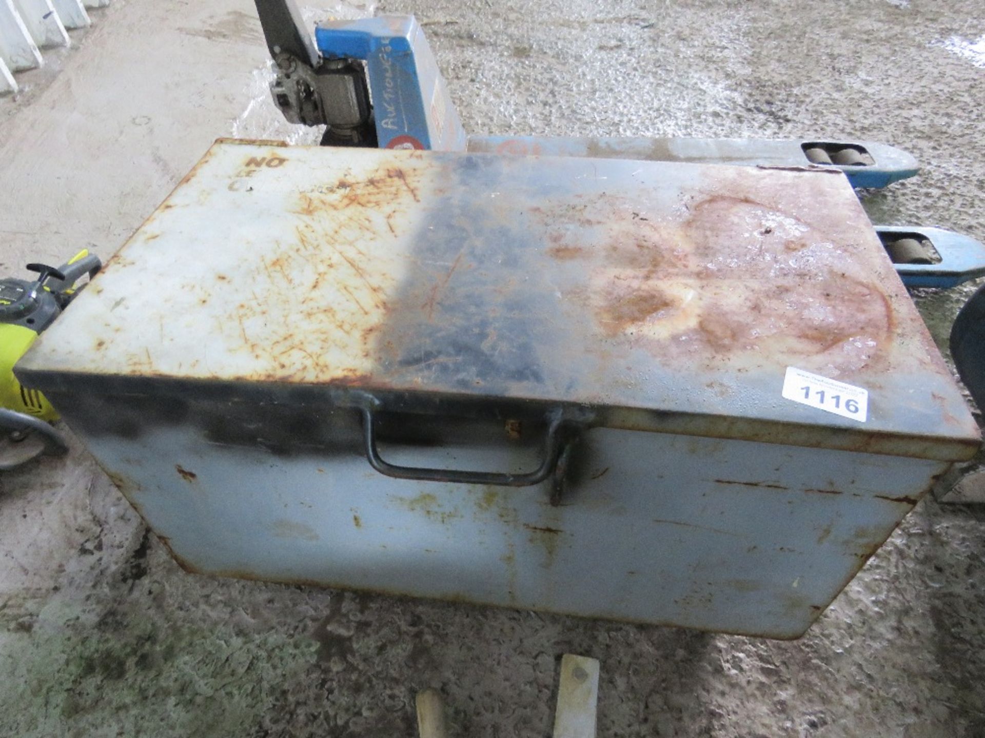 TOOL SAFE, UNLOCKED, NO KEYS. OWNER RETIRING. THIS LOT IS SOLD UNDER THE AUCTIONEERS MARGIN SCHEM