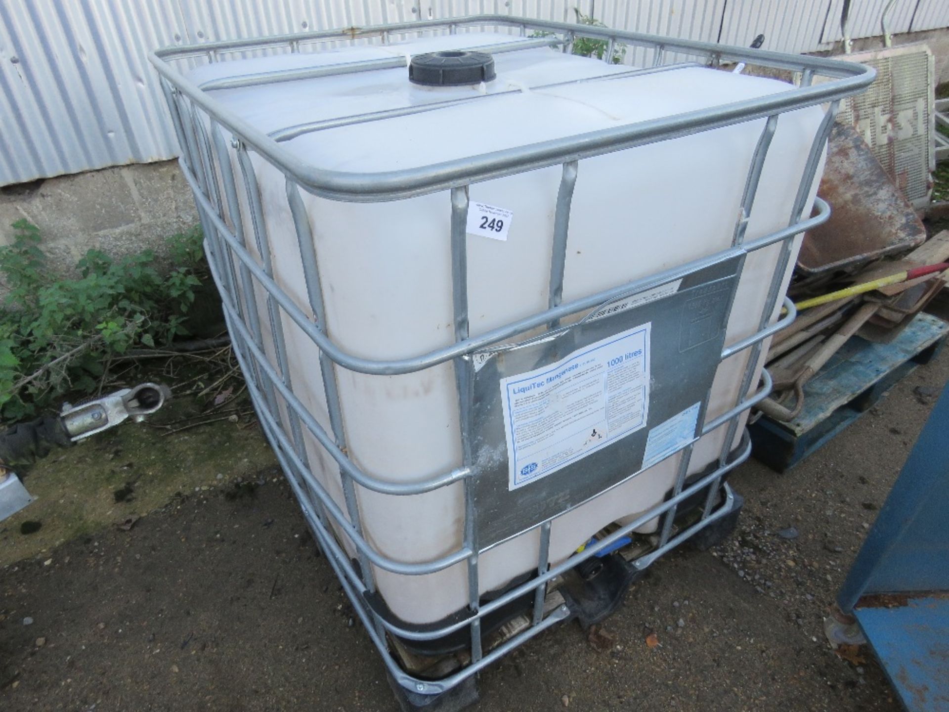 IBC PALLET WATER CONTAINER. THIS LOT IS SOLD UNDER THE AUCTIONEERS MARGIN SCHEME, THEREFORE NO VA