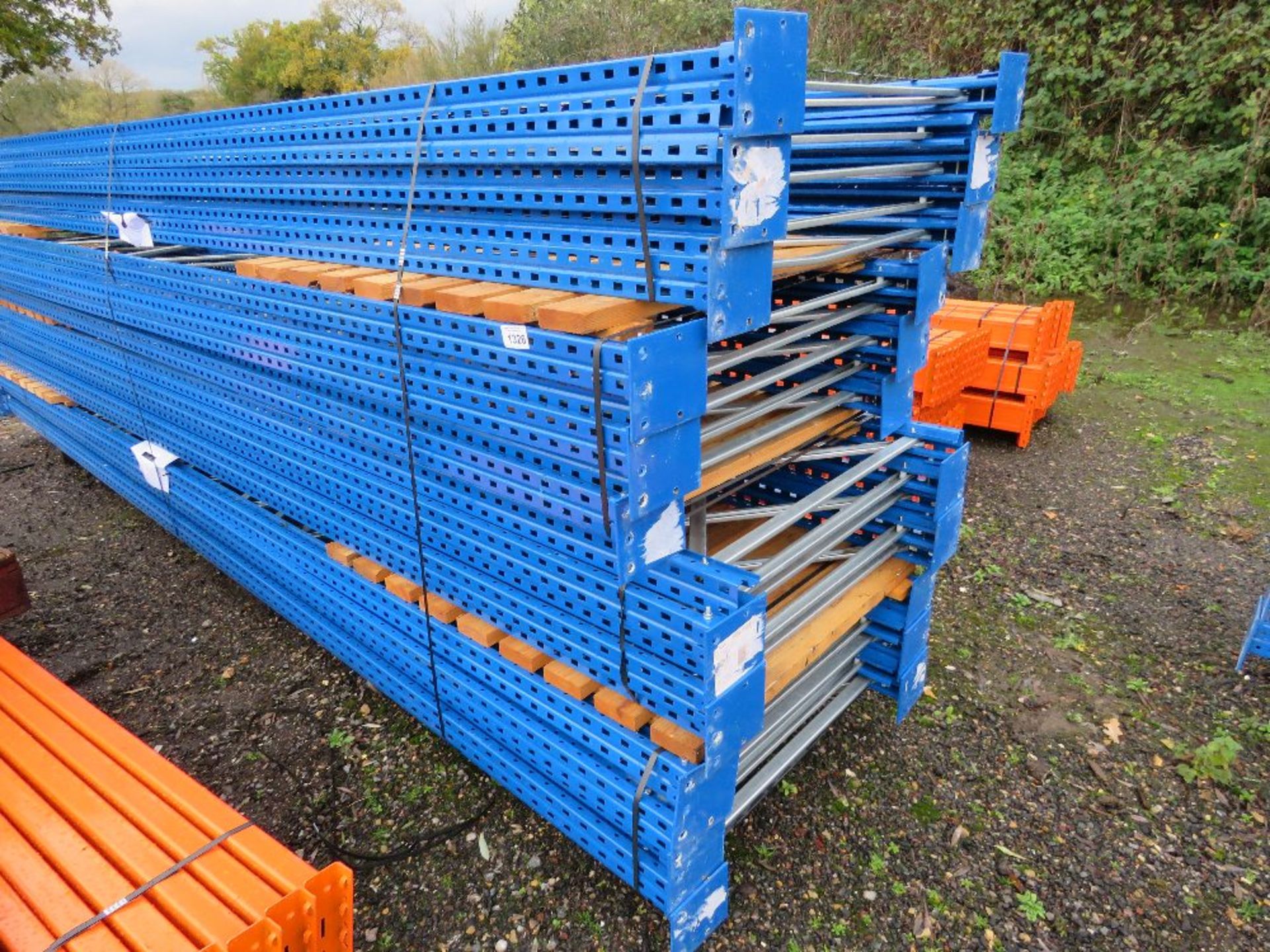 LARGE AMOUNT OF HEAVY DUTY PALLET RACKING: 20 X UPRIGHTS @ 5M HEIGHT WITH A WIDTH OF 0.9M, PLUS 120N - Image 2 of 9