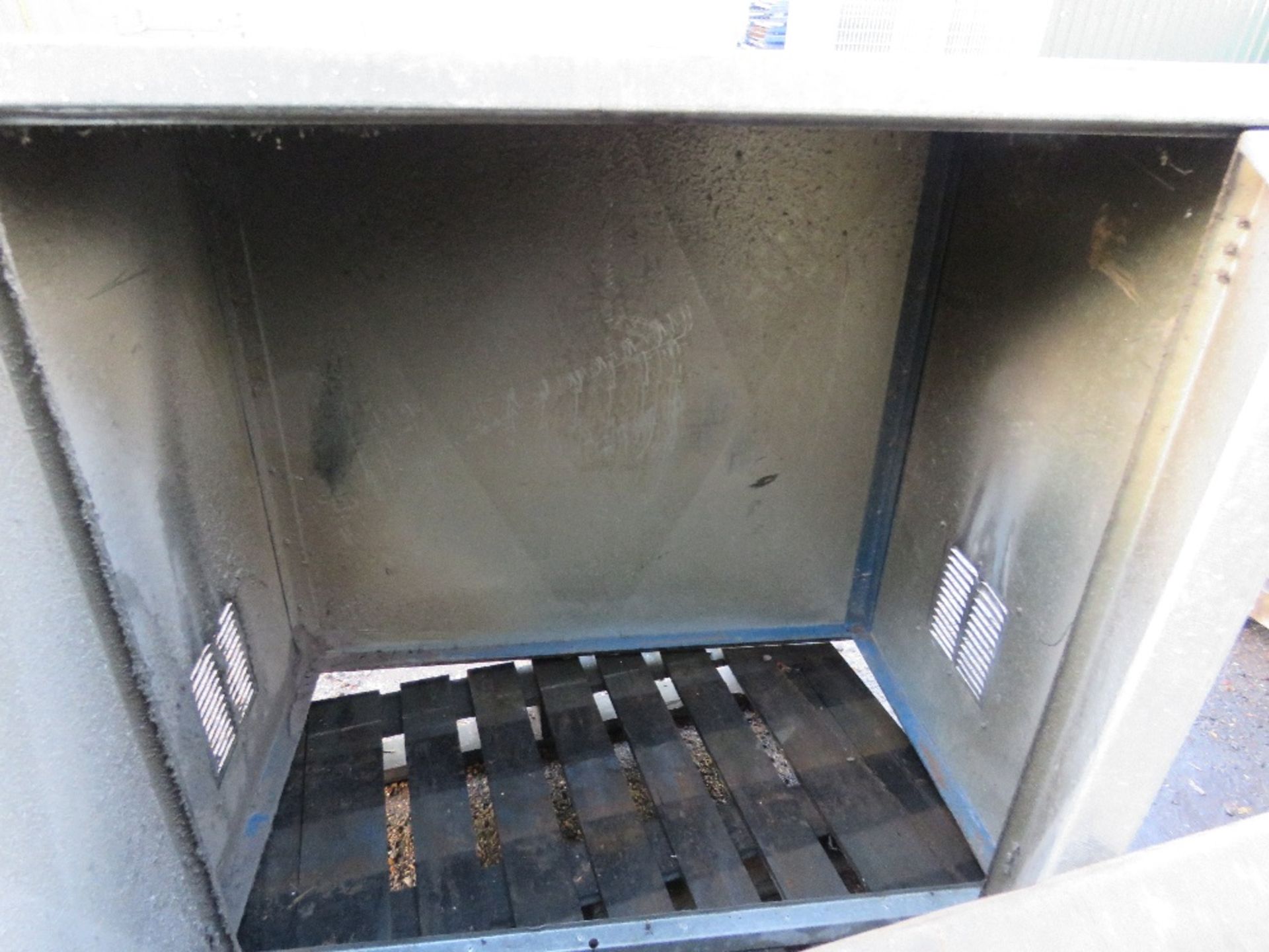 BOILER CABINET UNIT TO HOUSE BOILER OR STEAM CLEANER ETC THIS LOT IS SOLD UNDER THE AUCTIONEERS M - Image 2 of 3