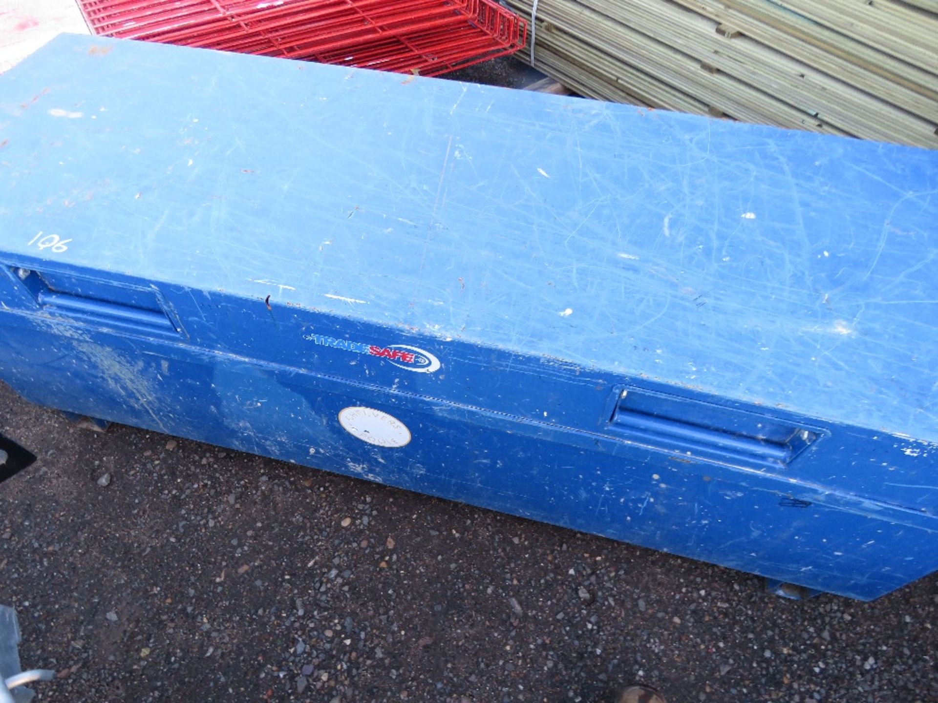 LARGE STEEL TOOLBOX, 6FT LENGTH APPROX. UNLOCKED, NO KEYS. SOURCED FROM DEPOT CLOSURE. - Image 2 of 3