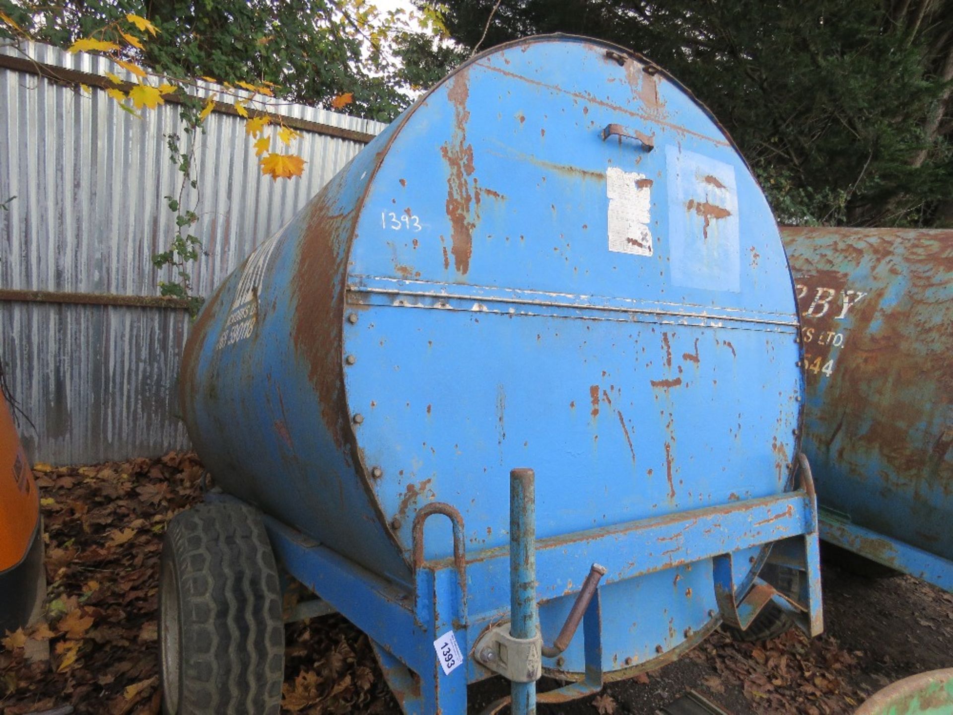 TRAILER ENGINEERING 500 GALLON CAPACITY BUNDED BOWSER WITH PUMP AND HOSE AND GUN. PN:FB06. LOT LOC