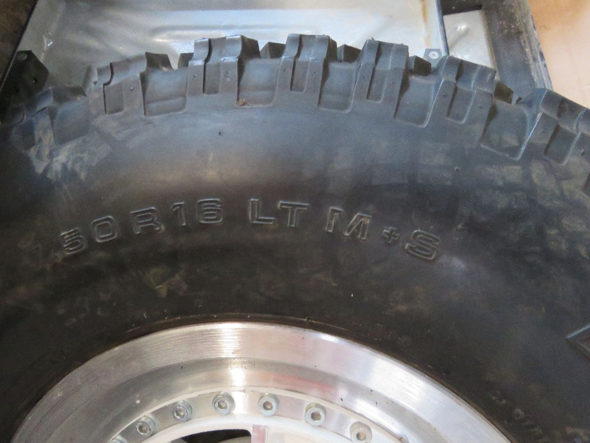 HEAVY DUTY OFF ROAD WHEEL AND TYRE. - Image 4 of 6