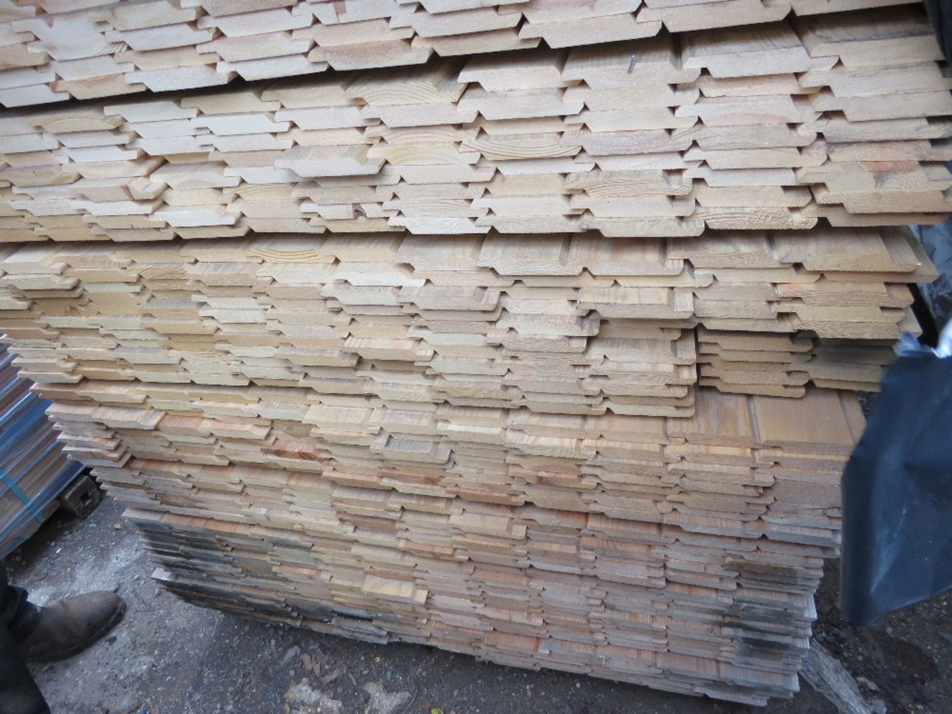 EXTRA LARGE PACK OF UNTREATED SHIPLAP TIMBER CLADDING BOARDS. 1.73M LENGTH X 95MM WIDTH APPROX.
