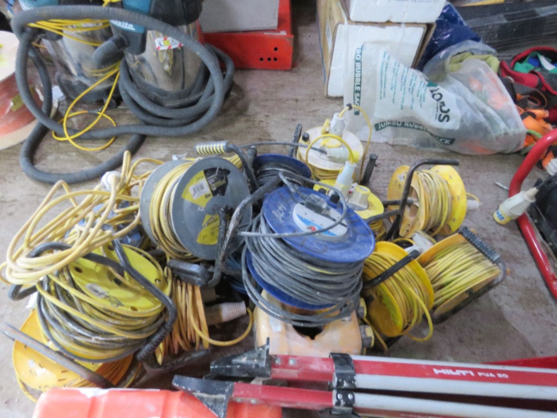 LARGE NUMBER OF 110VOLT AND 240VOLT EXTENSION LEADS. SOURCED FROM COMPANY LIQUIDATION. - Image 3 of 3