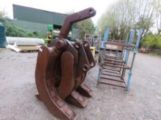 EXCAVATOR GRAPPLE ON 80MM PINS. LOT LOCATION: THE STONDON HALL SALEGROUND, ESSEX. CM15 0LD.